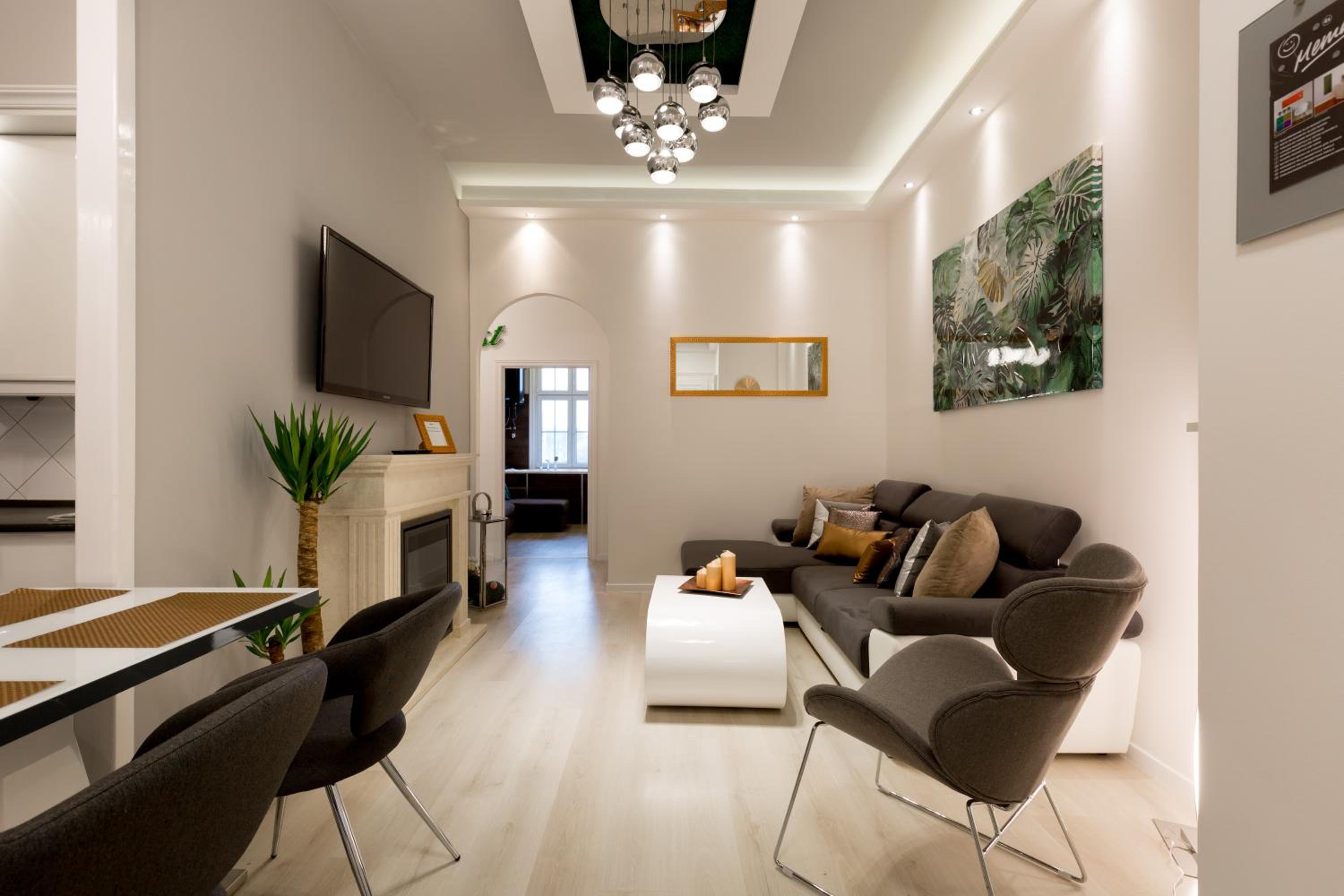 Luxury Dream Home In The Absolute Center view 5