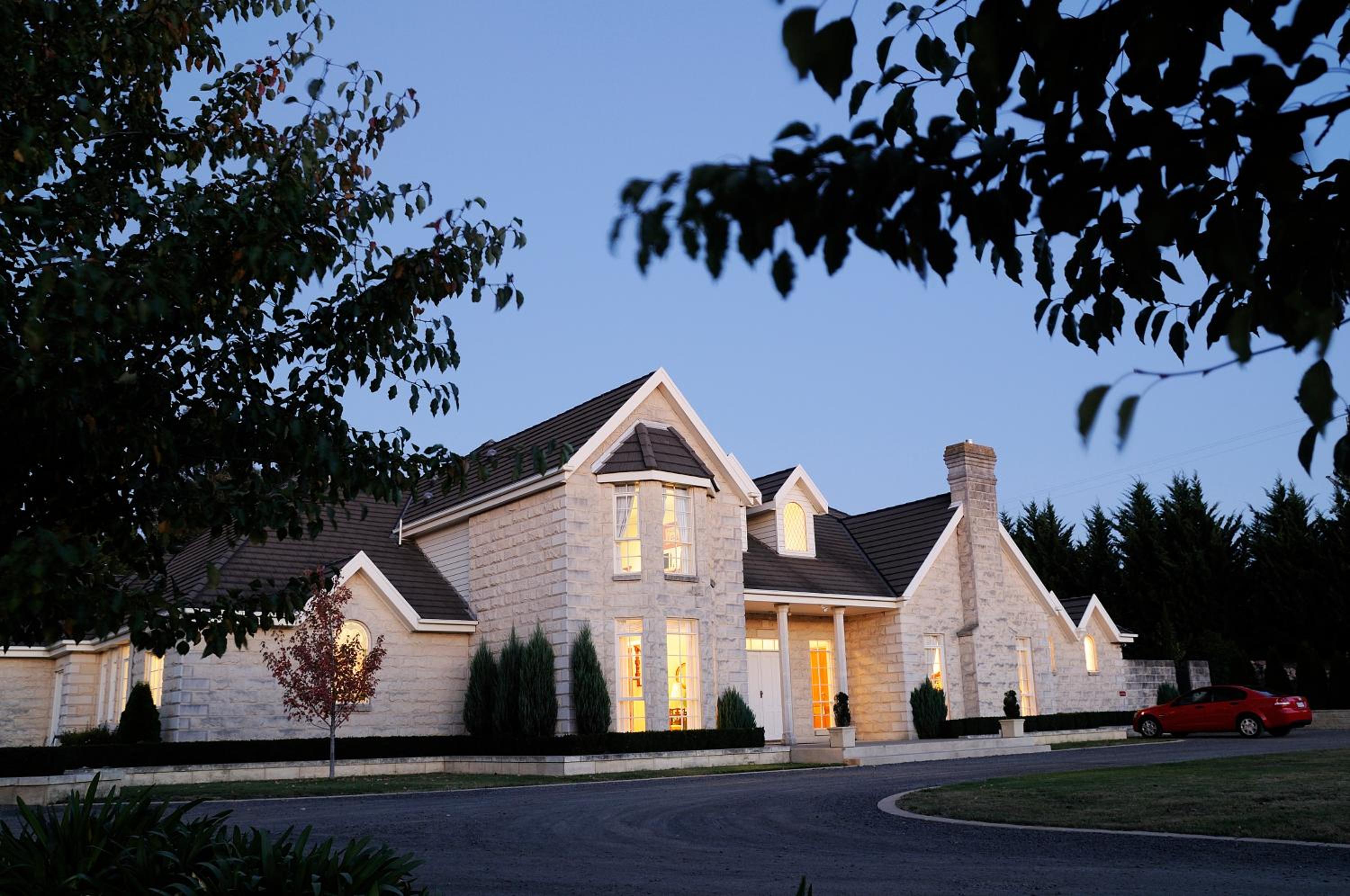 Montfort Manor