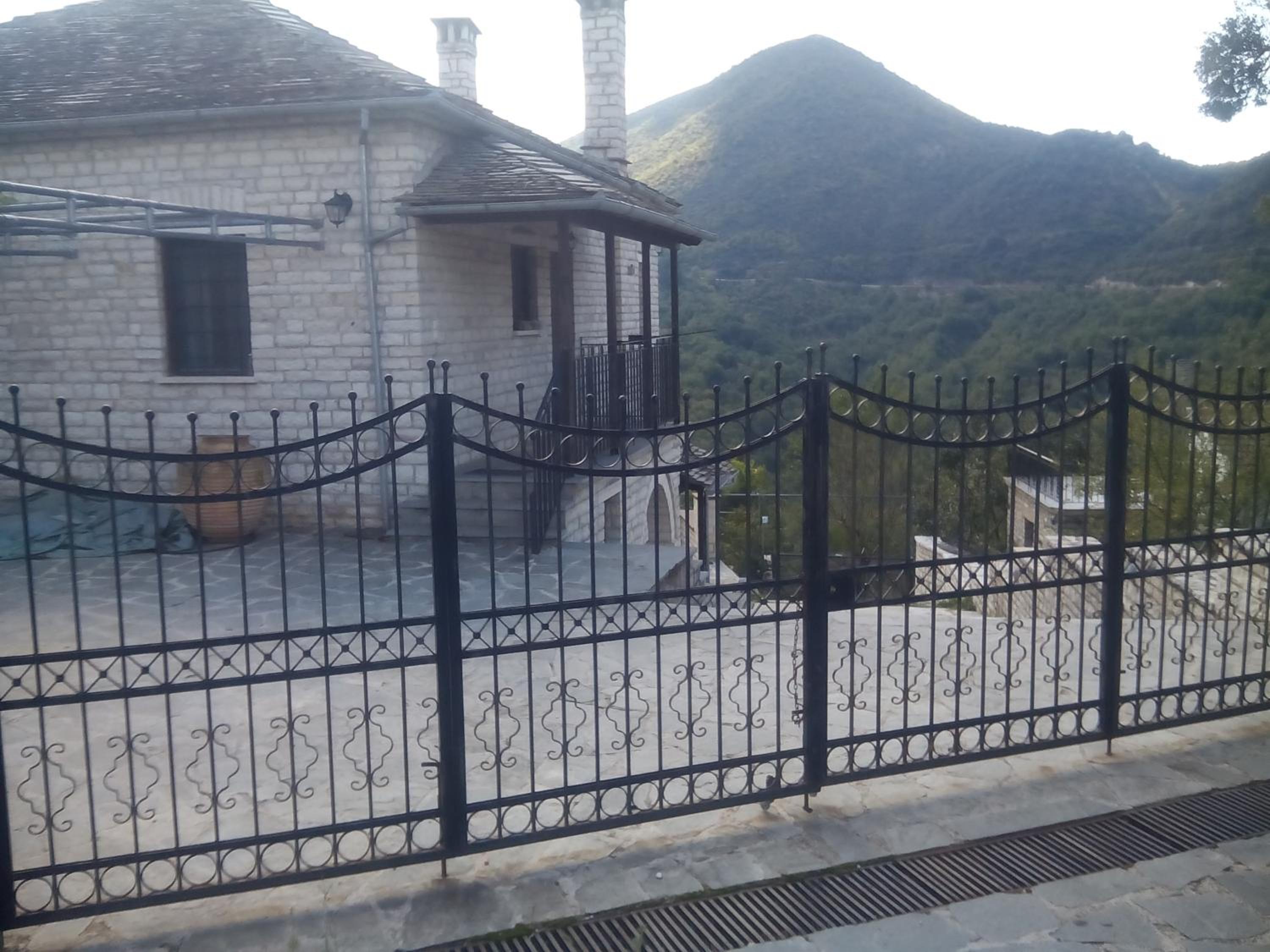Comfortable Apartment in Village Saint Minas view 3