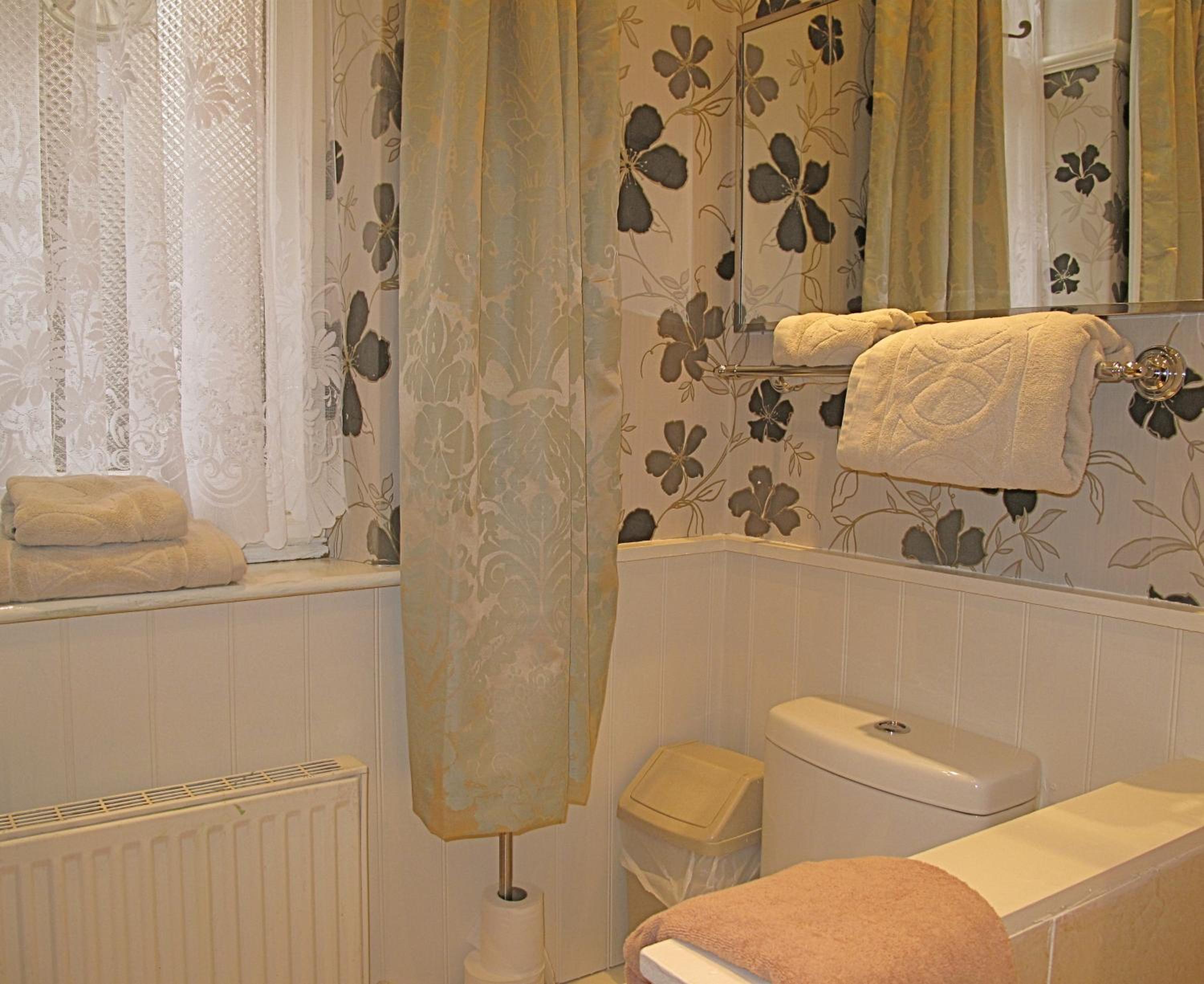 Acorn Guest House in Hull