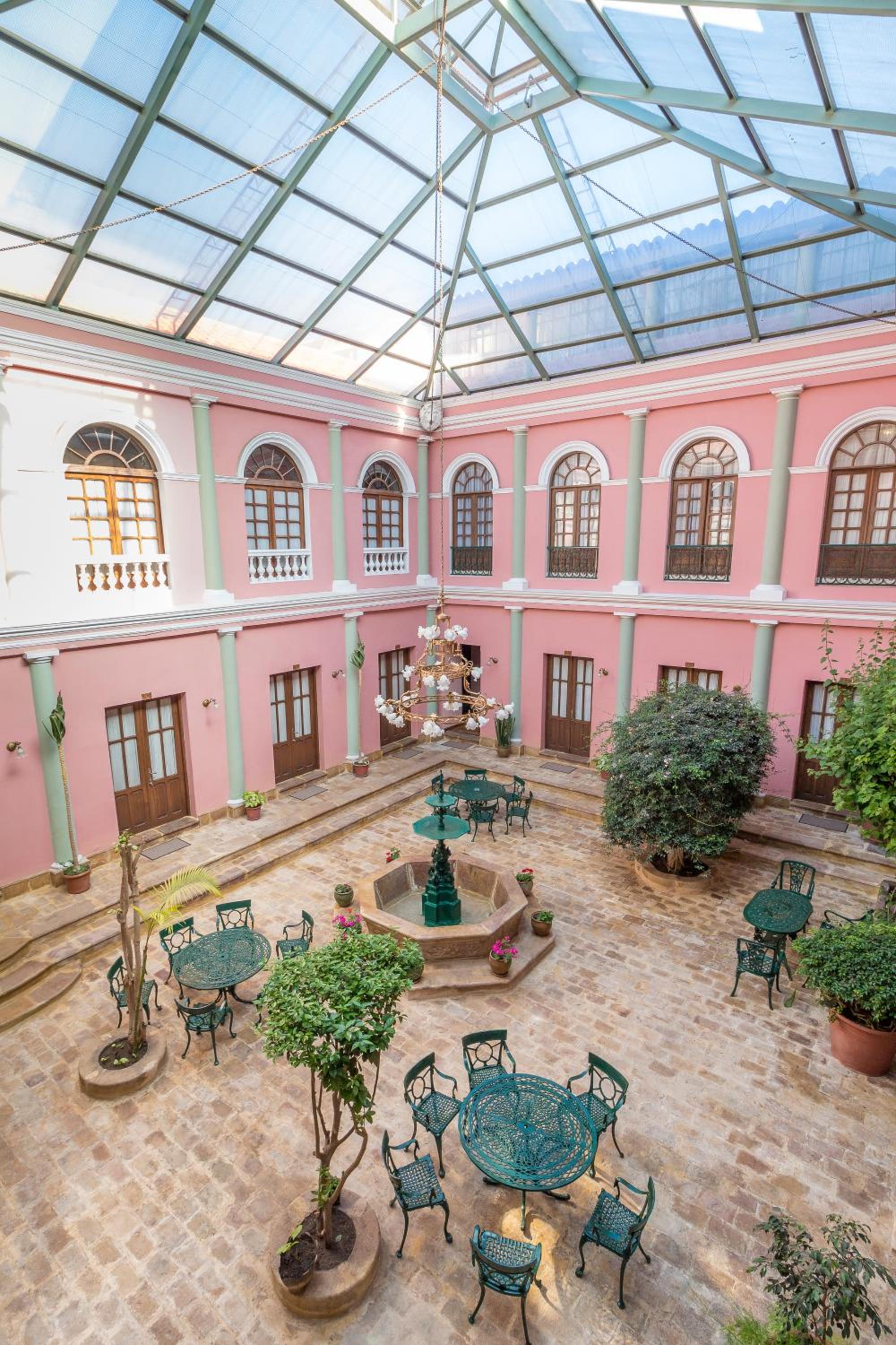 Hotel Capital Plaza Hotel - Image 1