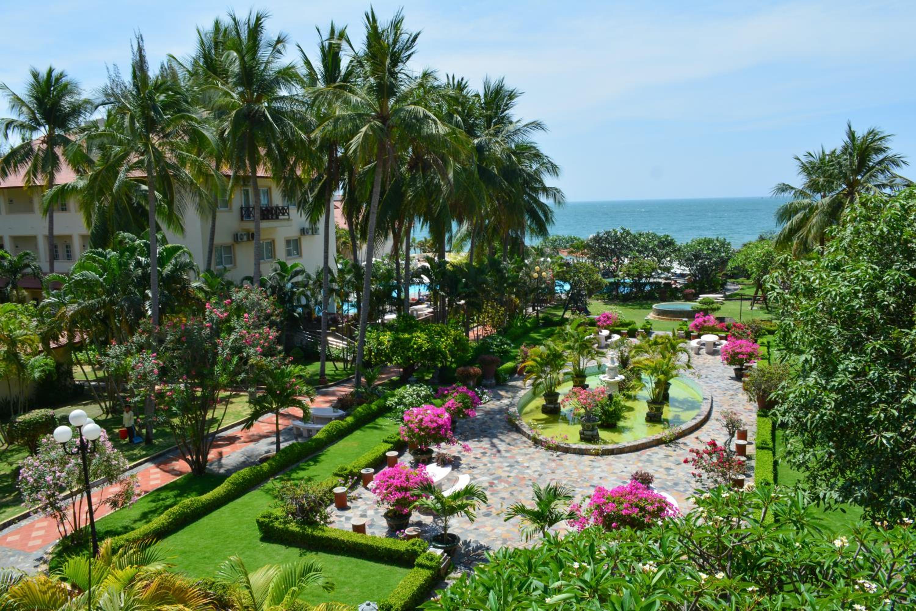 Le Aqua Resort & Spa Phan Thiet - Swiss Village Resort & Spa