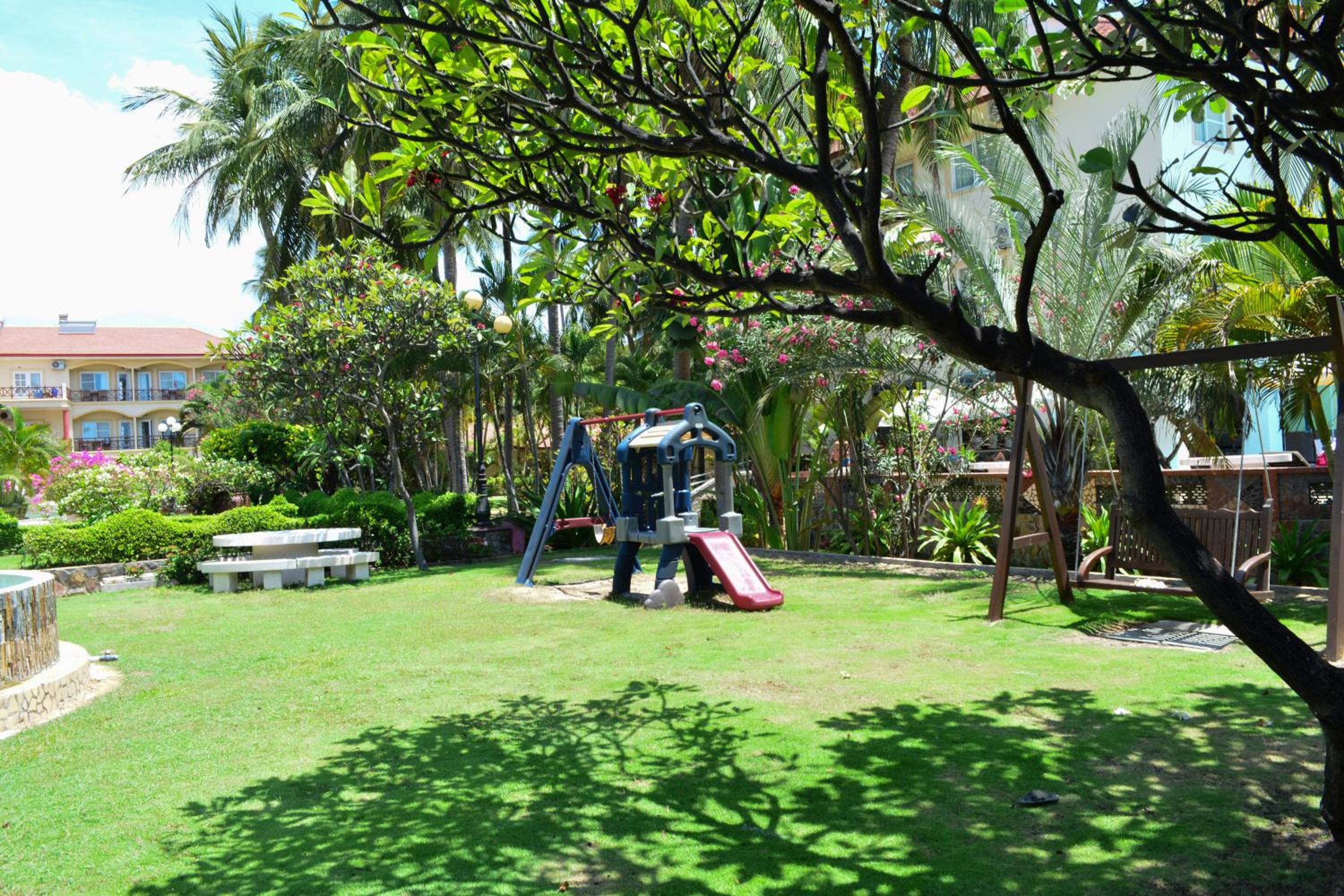 Le Aqua Resort & Spa Phan Thiet - Swiss Village Resort & Spa