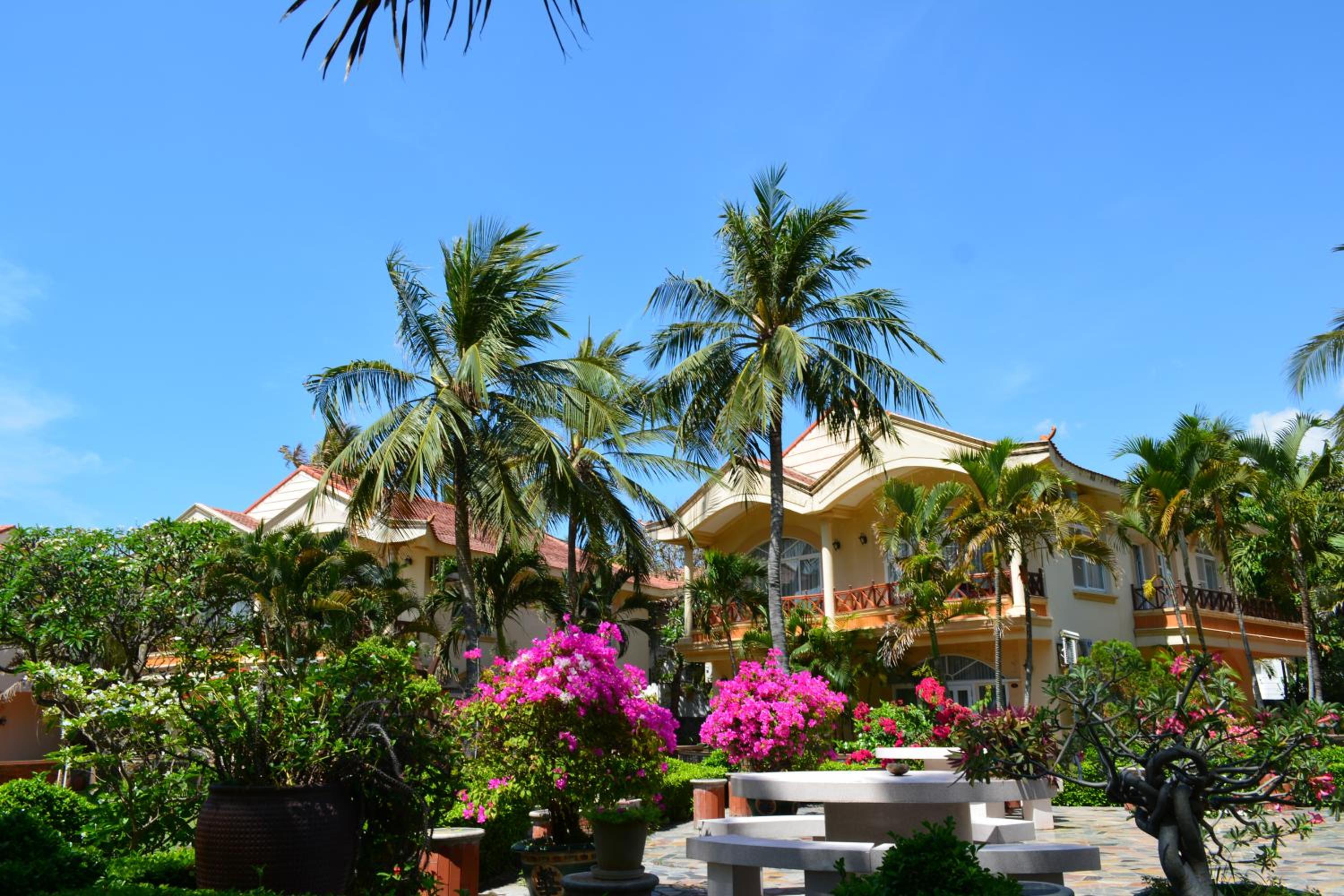 Le Aqua Resort & Spa Phan Thiet - Swiss Village Resort & Spa