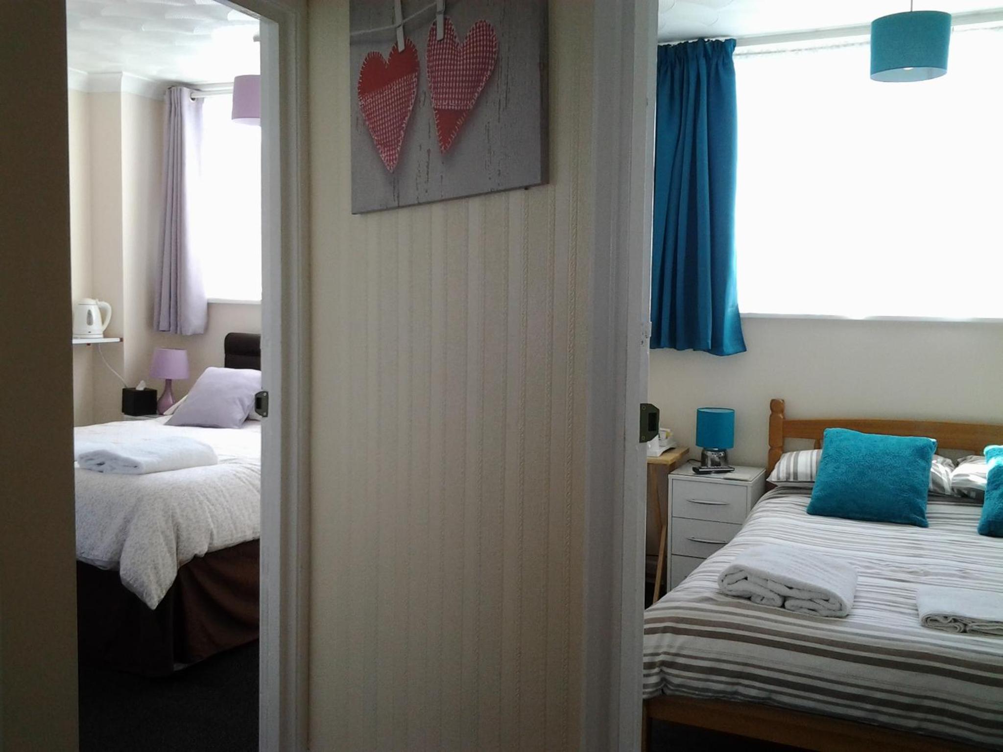 OYO Twins Palms Guest House