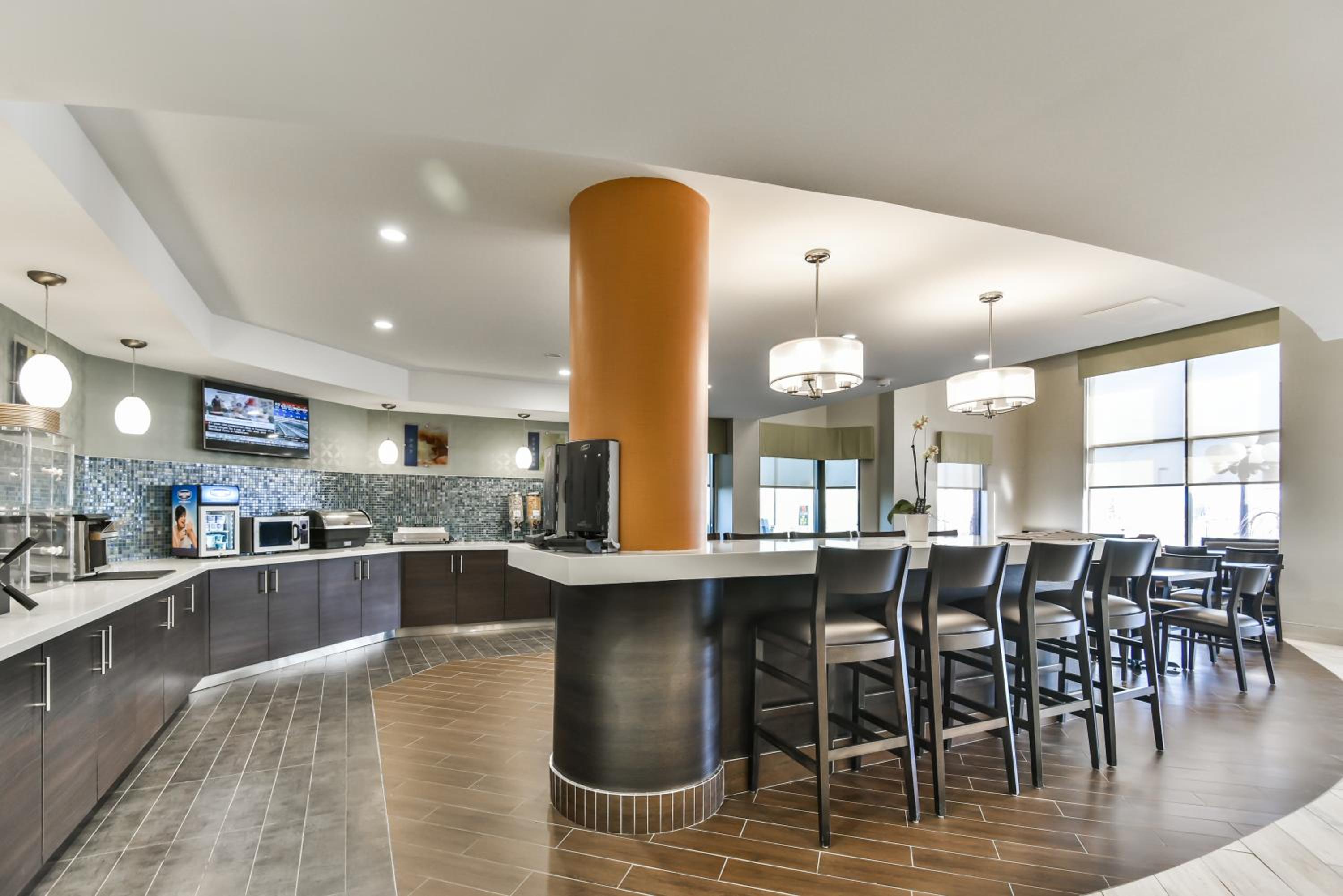 Cambridge Vacations - Best Western Plus Cambridge Hotel - Property Image 8