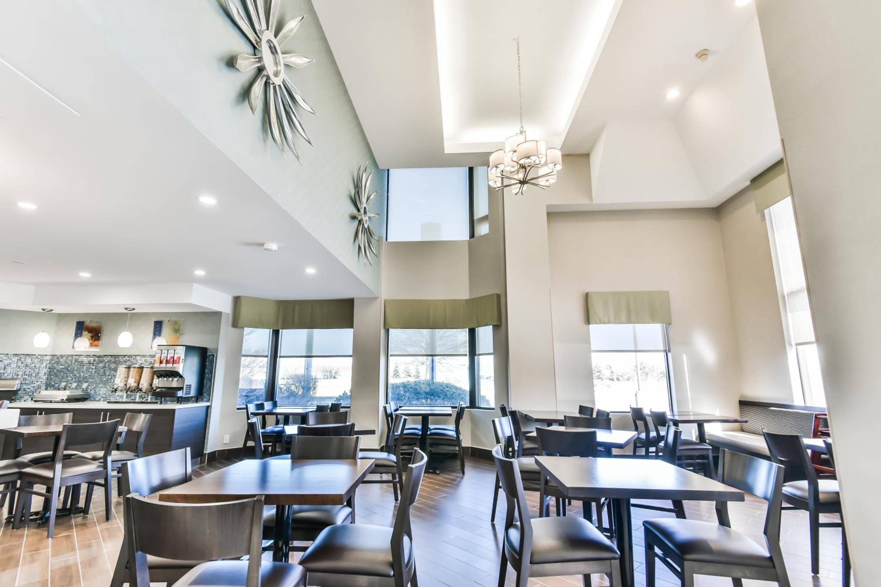 Cambridge Vacations - Best Western Plus Cambridge Hotel - Property Image 7