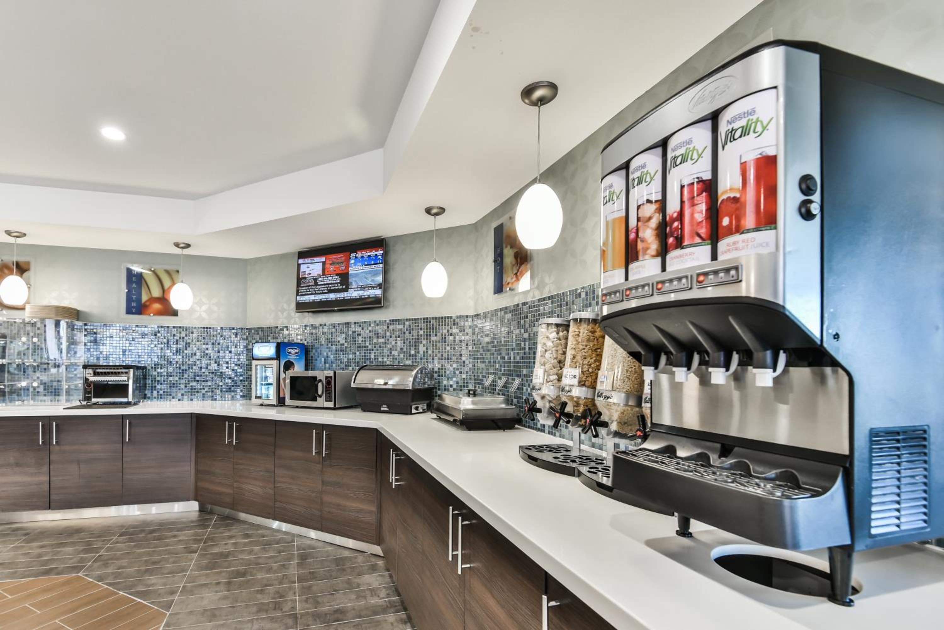 Cambridge Vacations - Best Western Plus Cambridge Hotel - Property Image 6