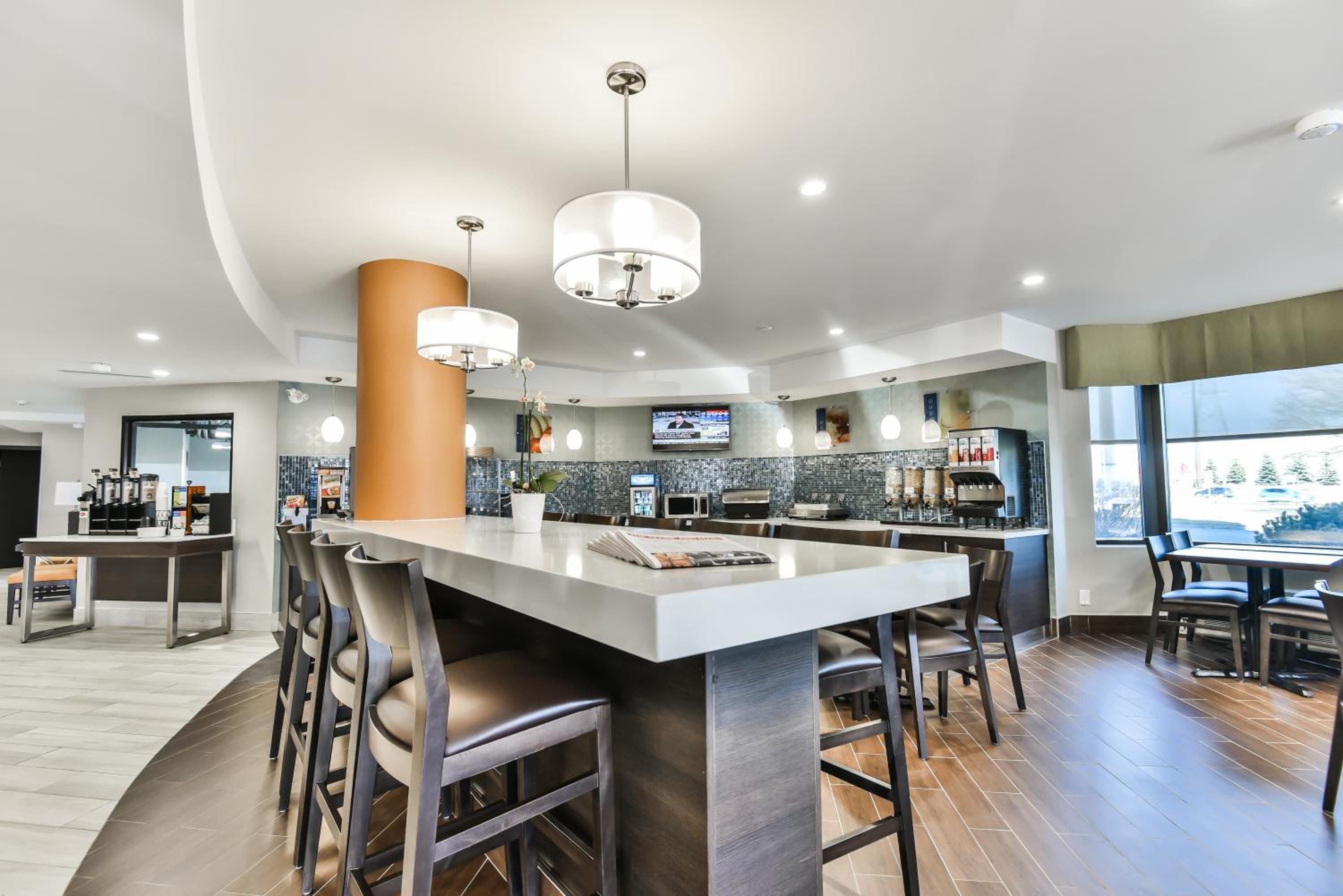 Cambridge Vacations - Best Western Plus Cambridge Hotel - Property Image 5