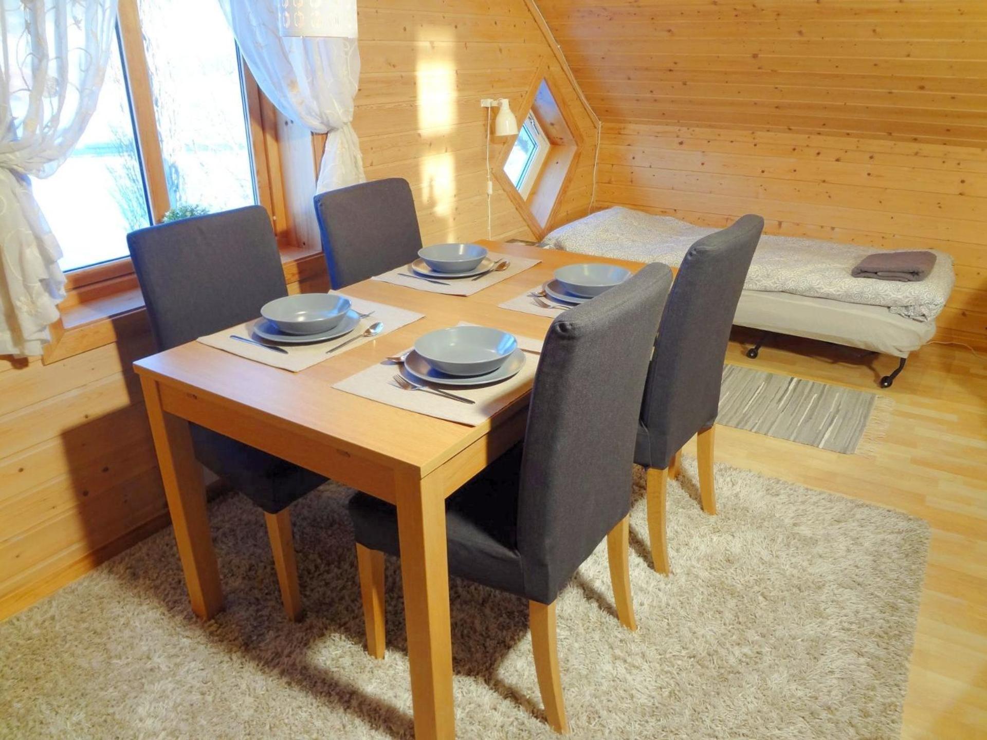 Fully equipped flat, 2 bedrooms, FREE car parking.