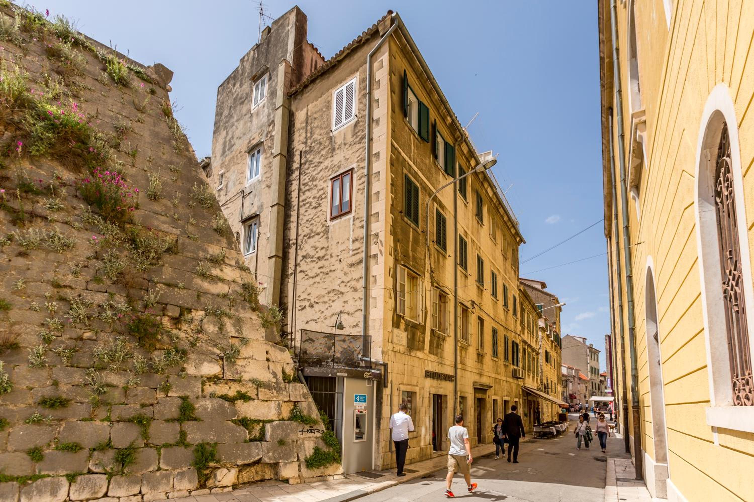 Hotel Theatre of Dreams Rooms - Image 1