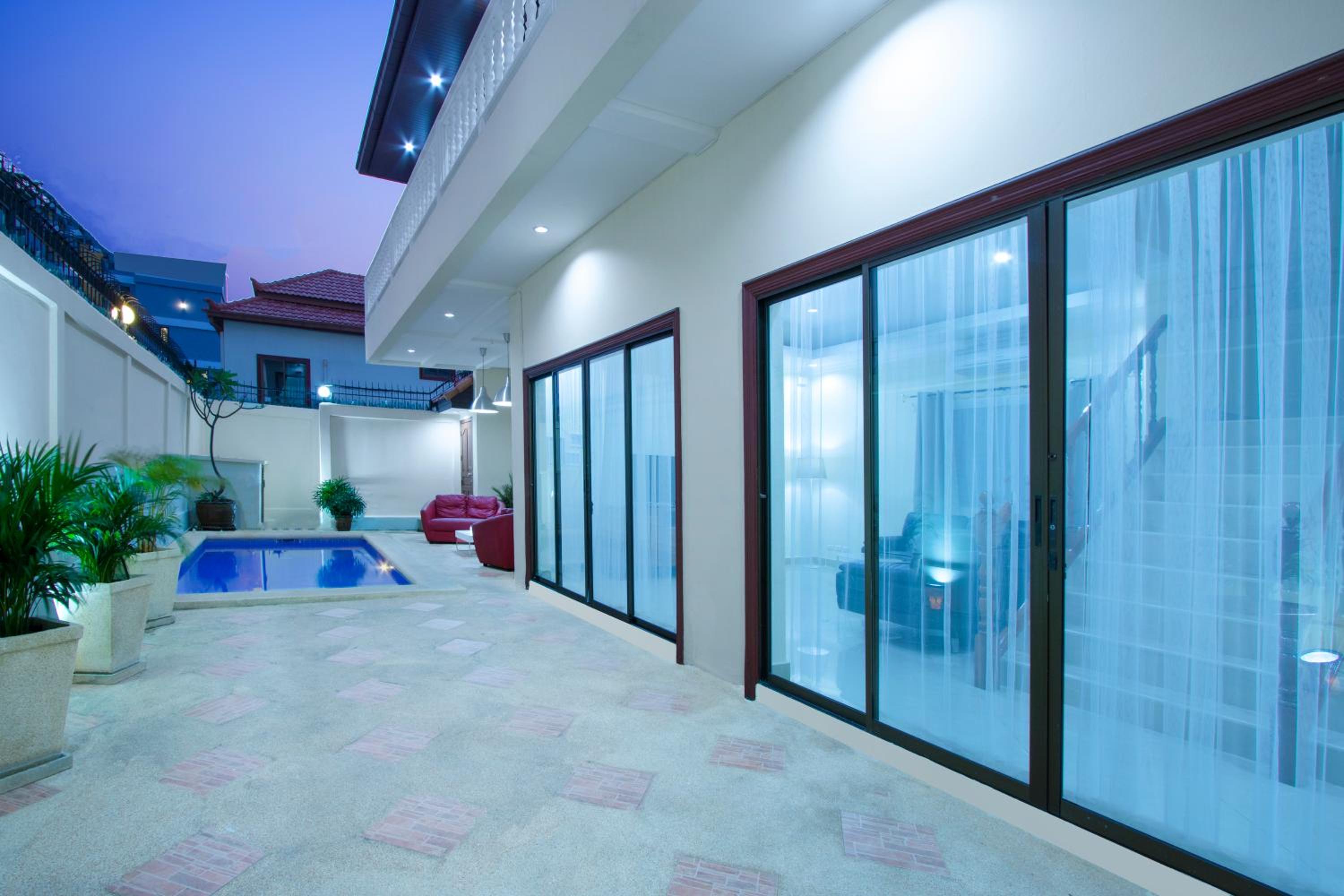Avoca Pool Villas