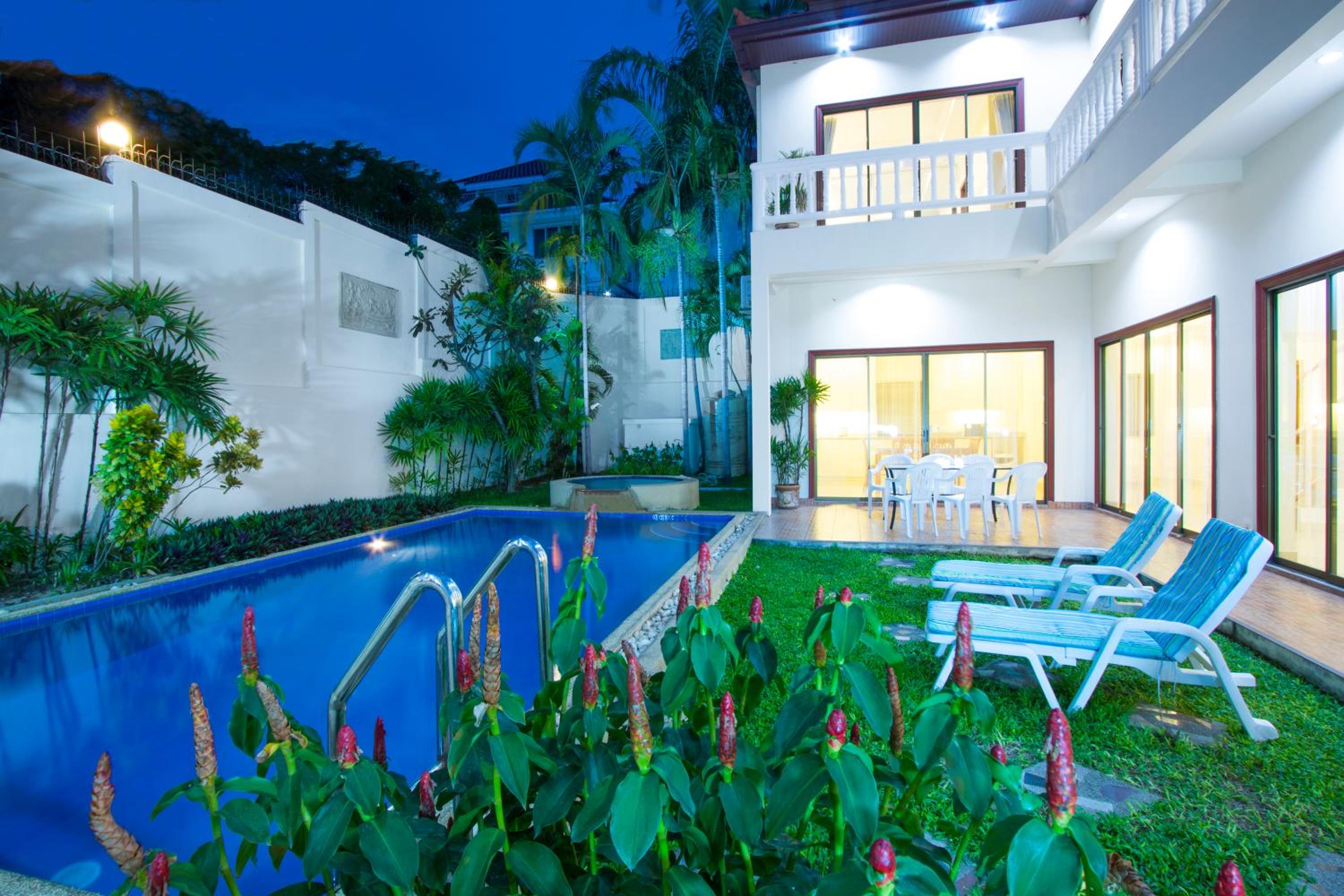 Avoca Pool Villas