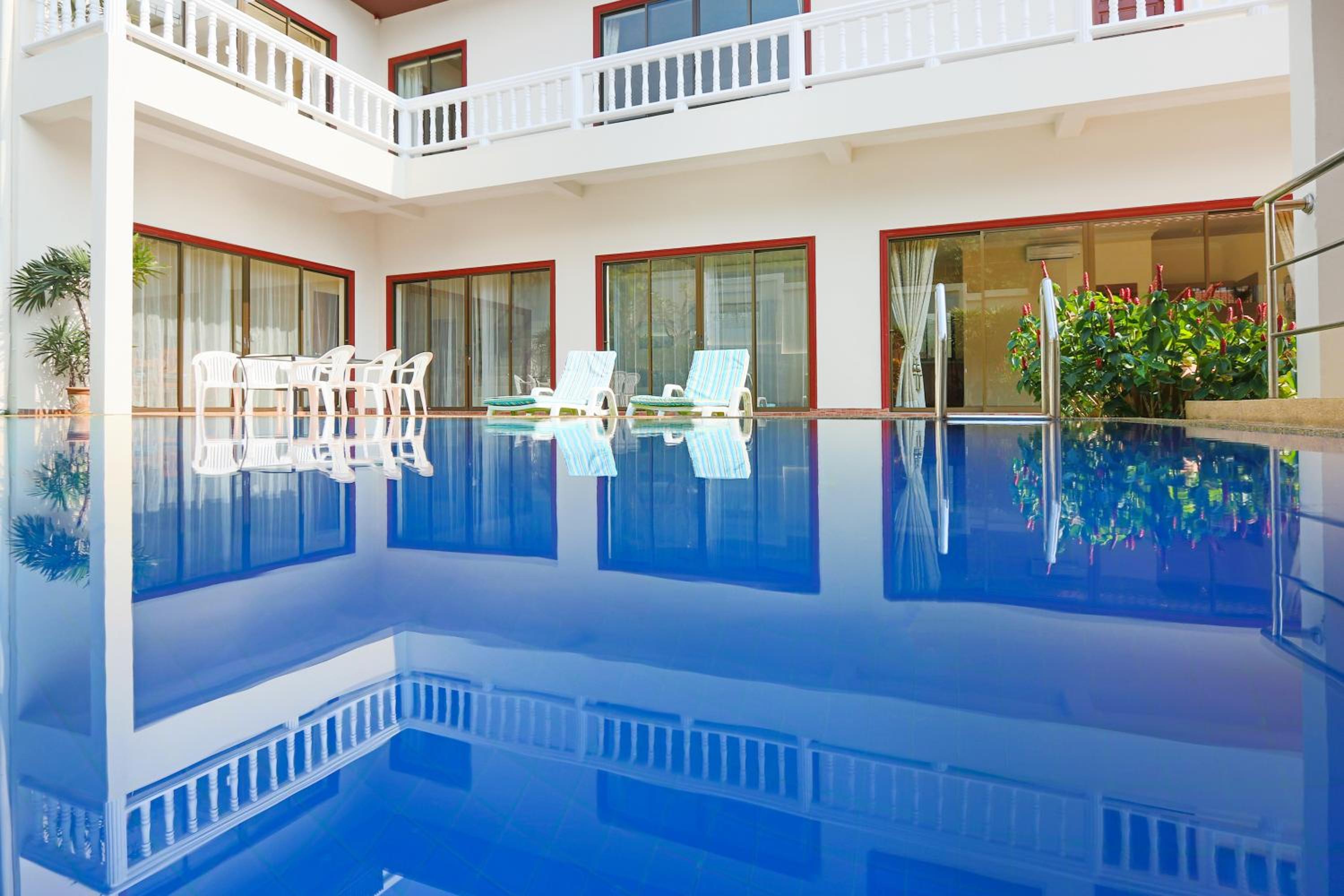 Avoca Pool Villas