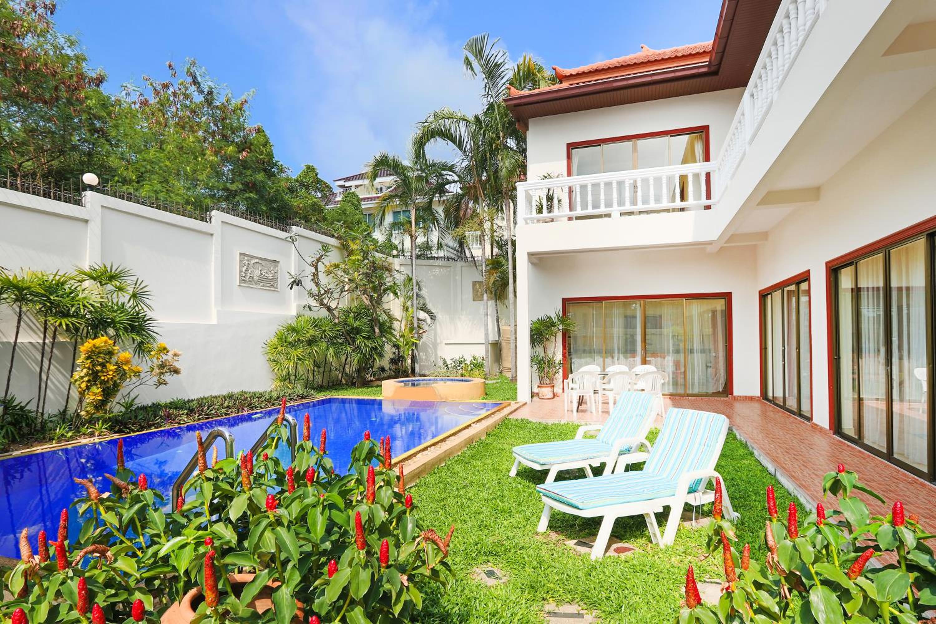 Avoca Pool Villas