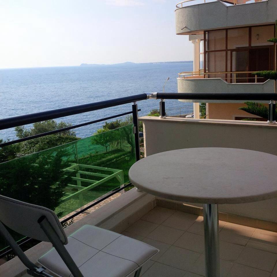 Deni Sea View Apartment