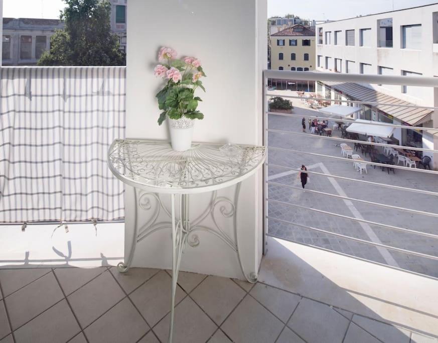 Modern sunny apartment in residental area