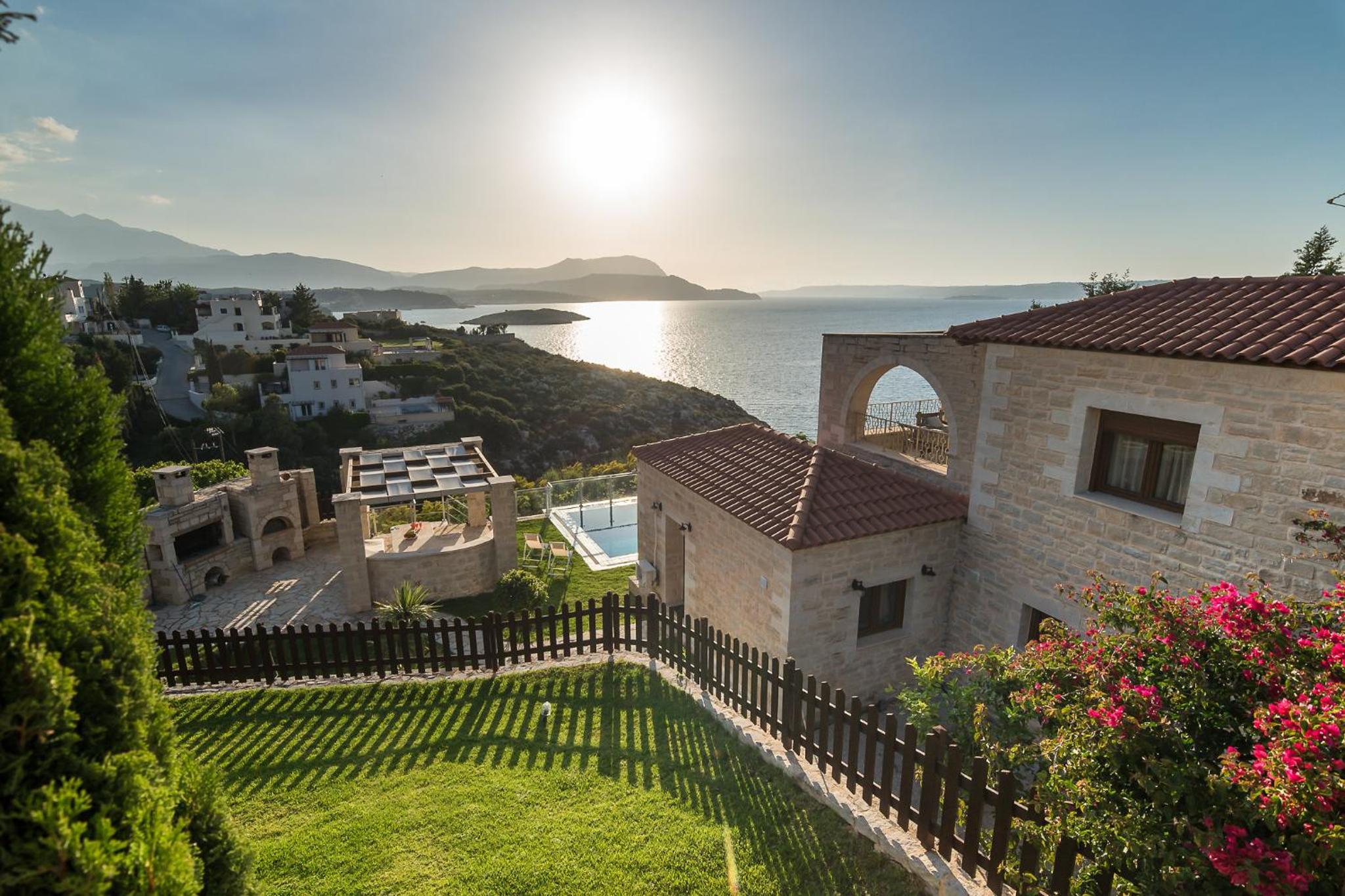 Hectoras Villa in Plaka BY APOKORONAS-VILLAS photo 1