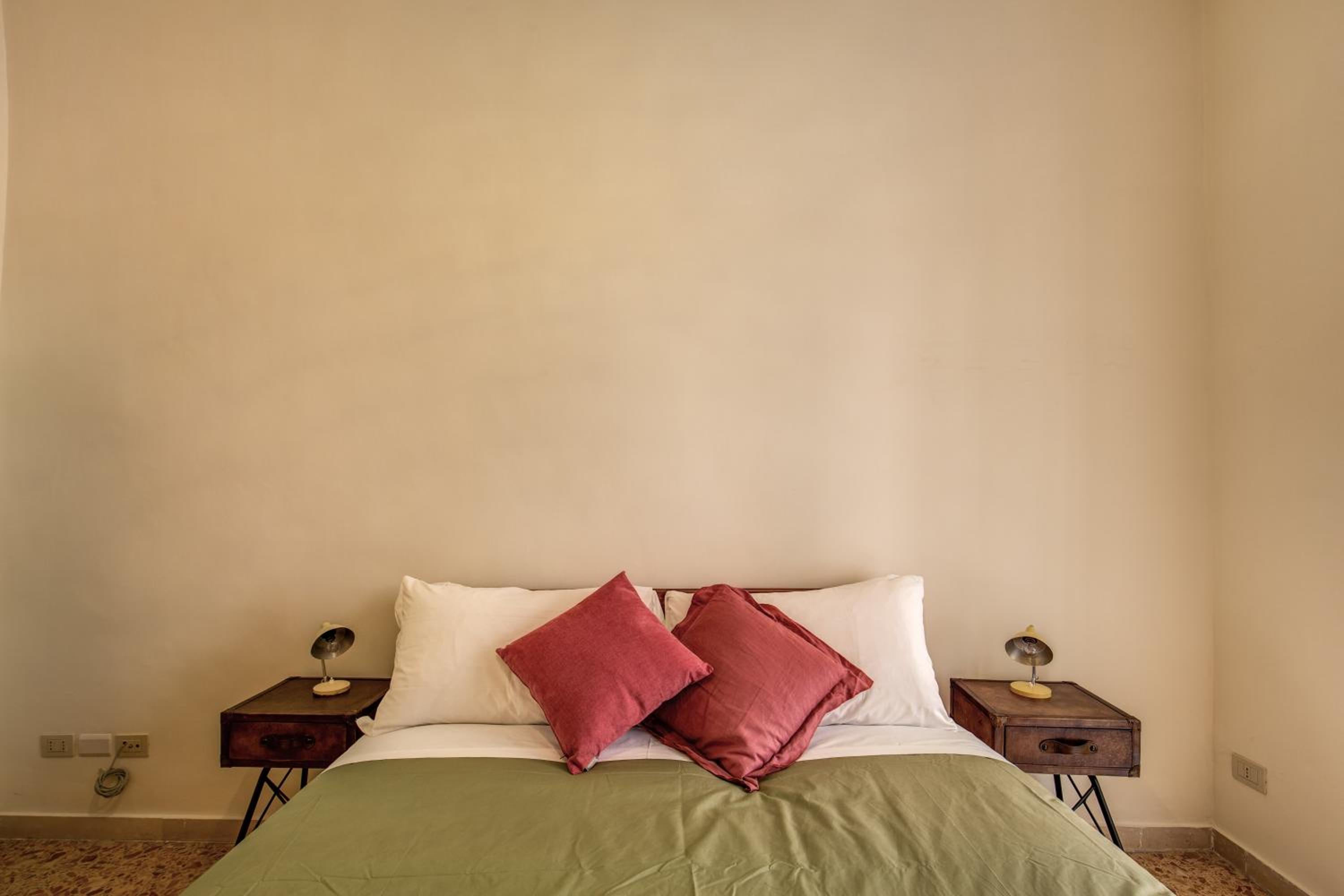 Trastevere San Cosimato vintage — Rome photo 2