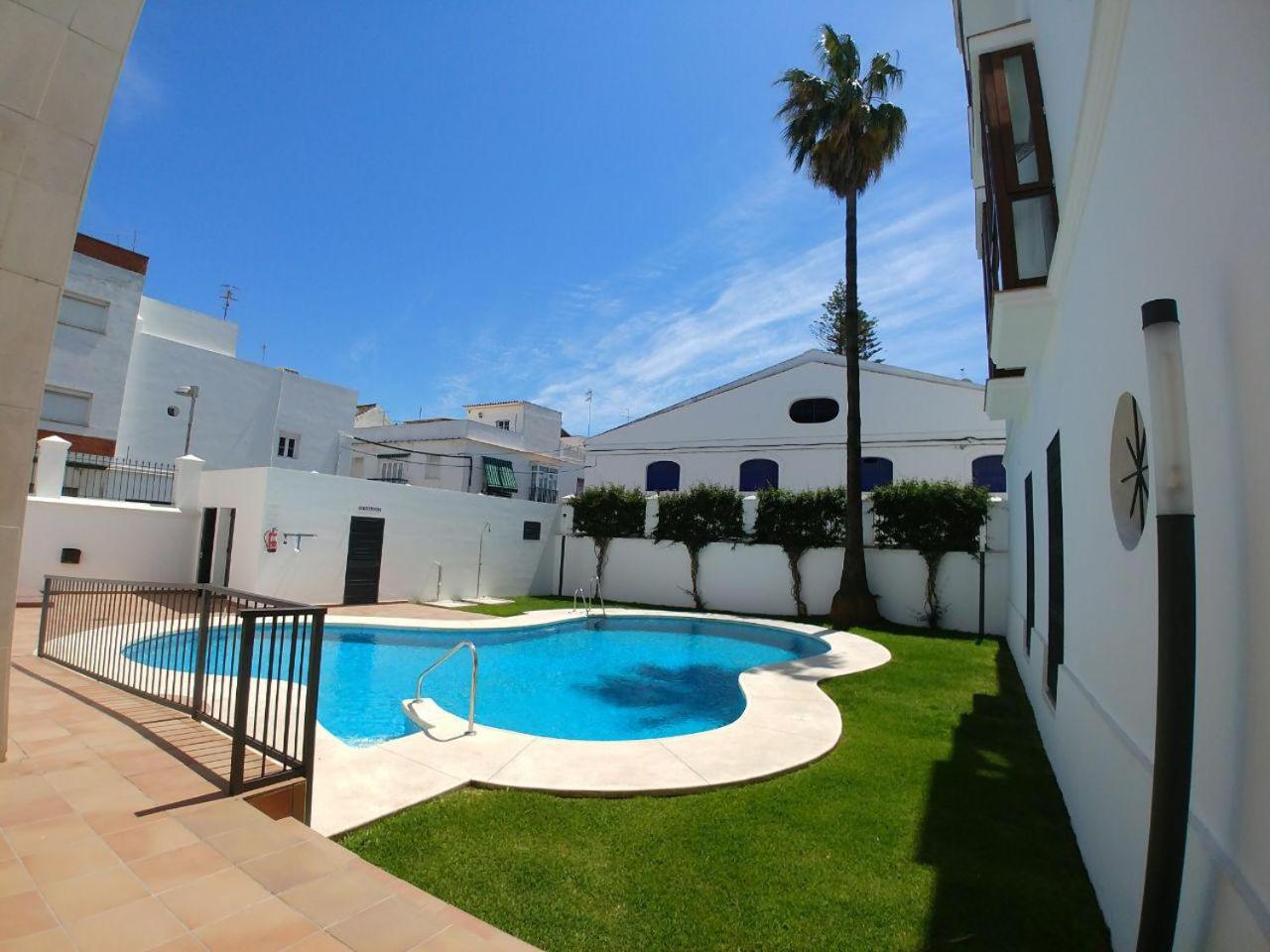 Dúplex centro, climatizado, garaje, piscina, WIFI view 2