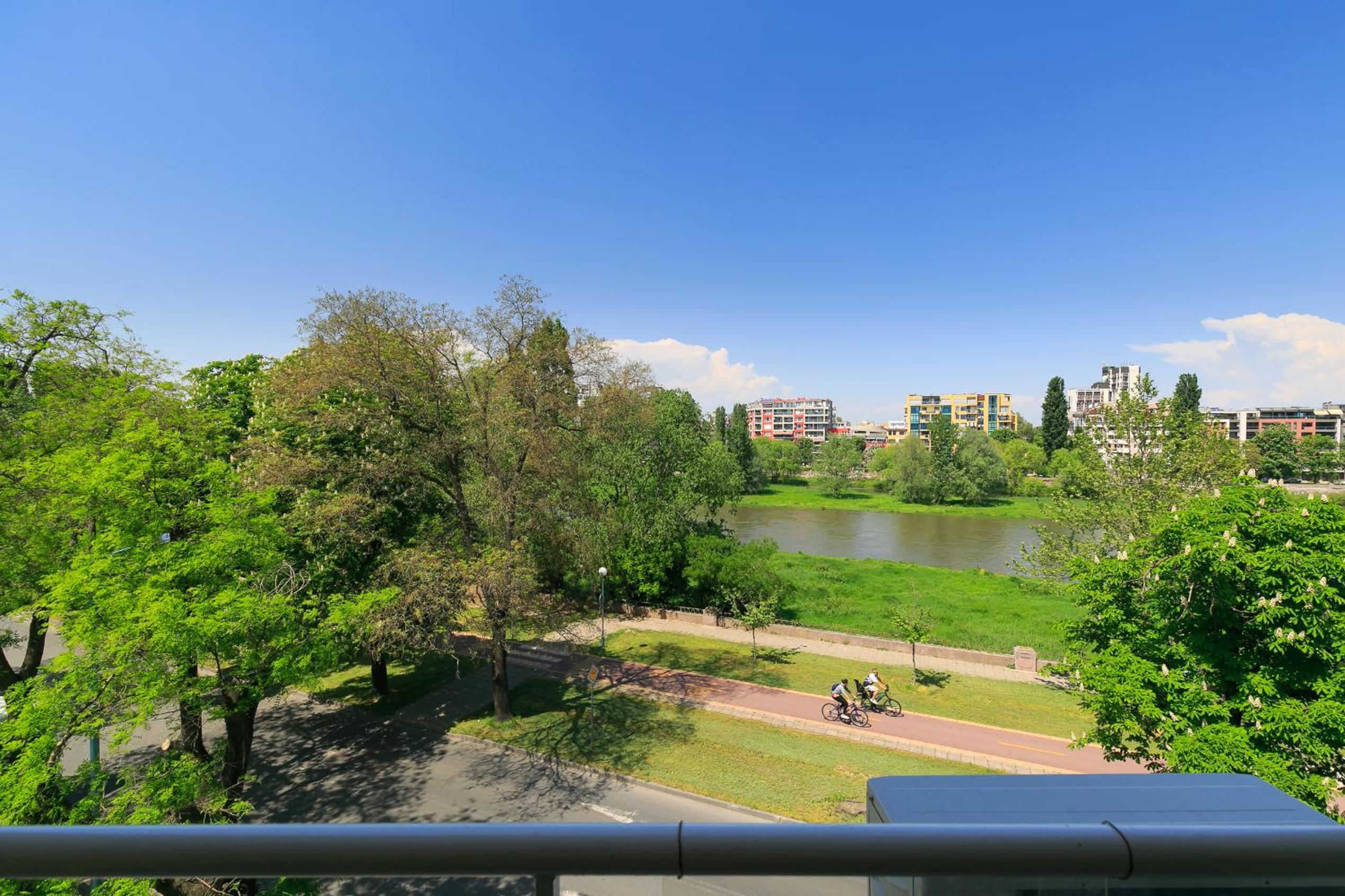 City Center Studio - River View
