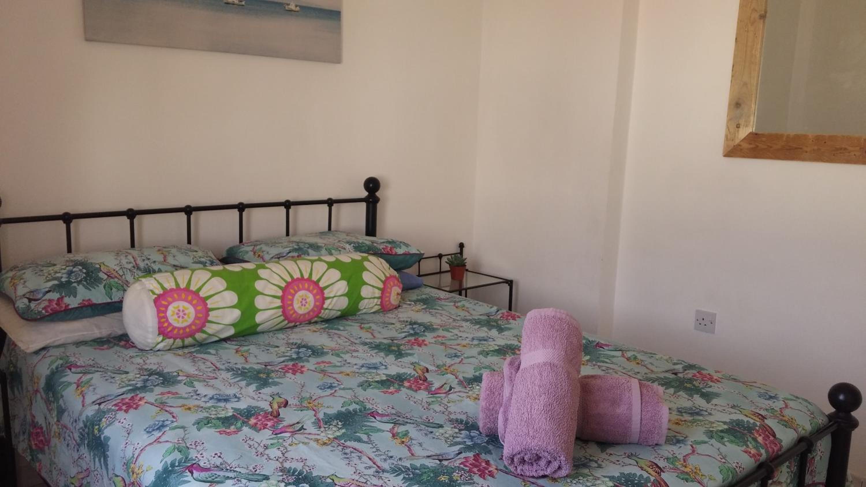 Athena and The Owl Beachside Apt