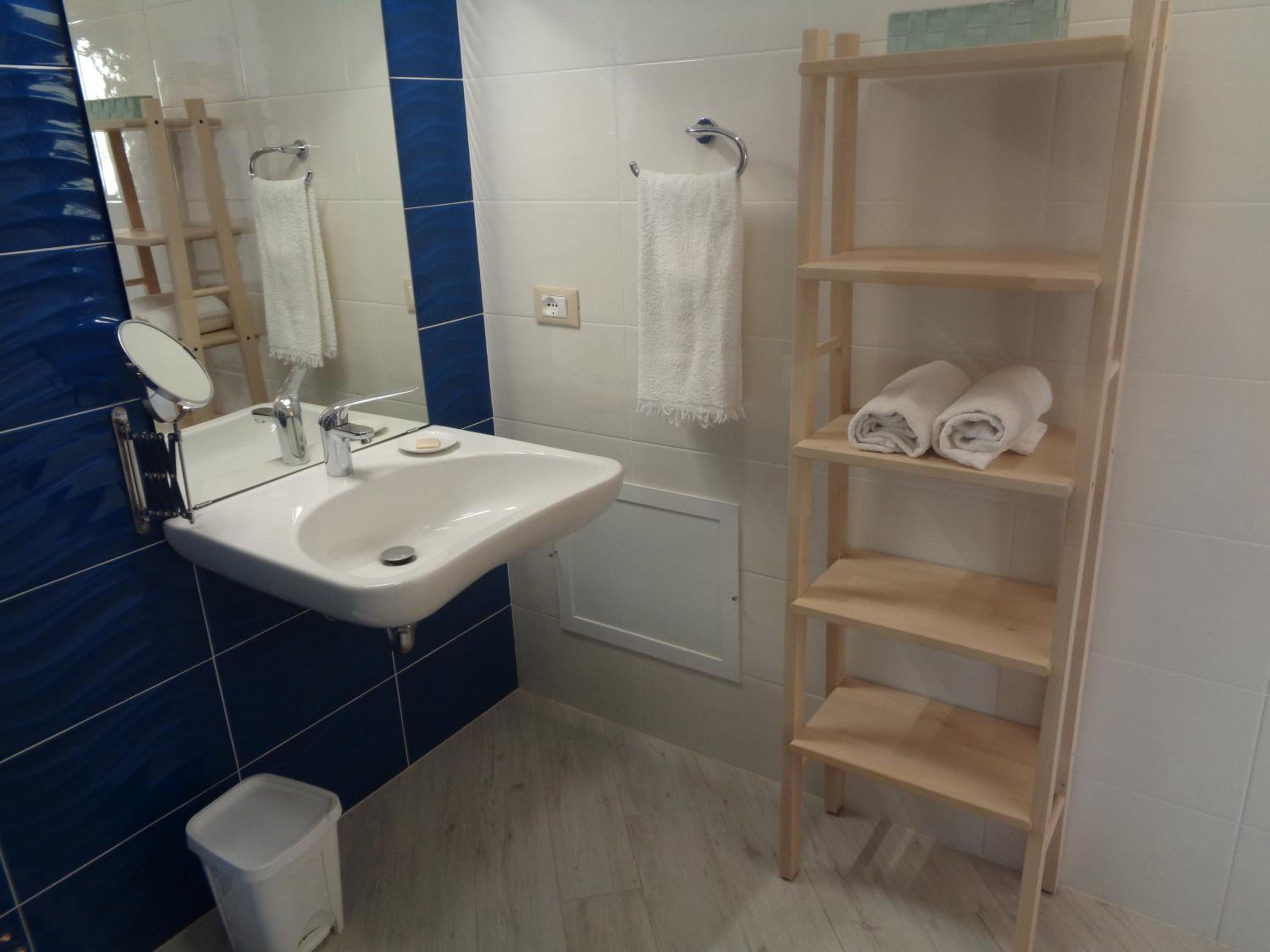 Eryx Apartments
