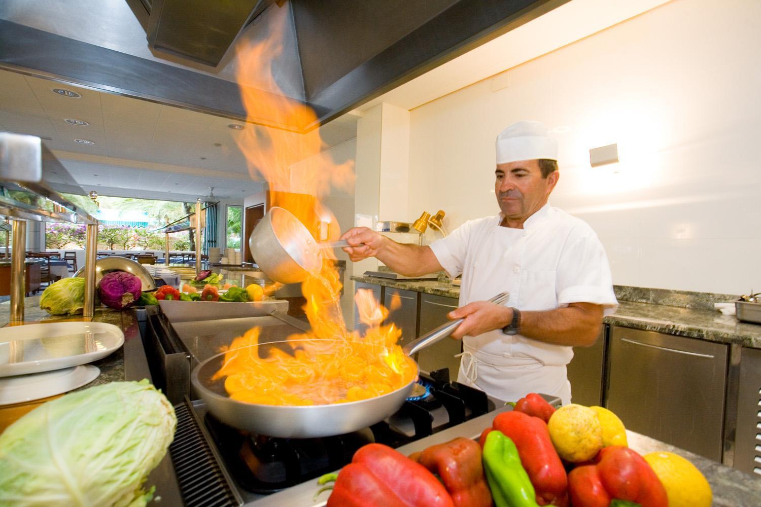 BLUESEA Ses Cases d'Or en Cala d´Or — kitchen