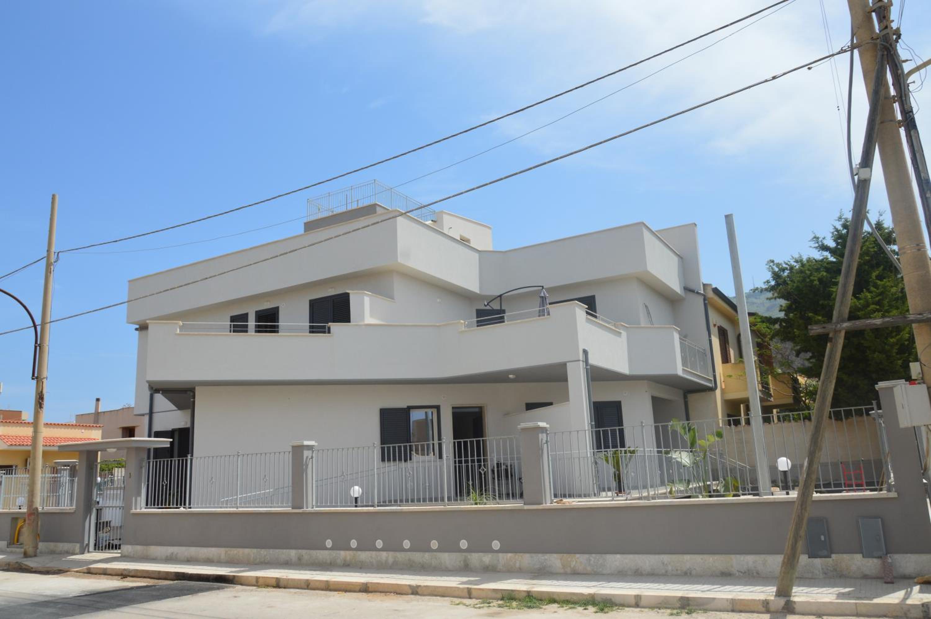 Eryx Apartments