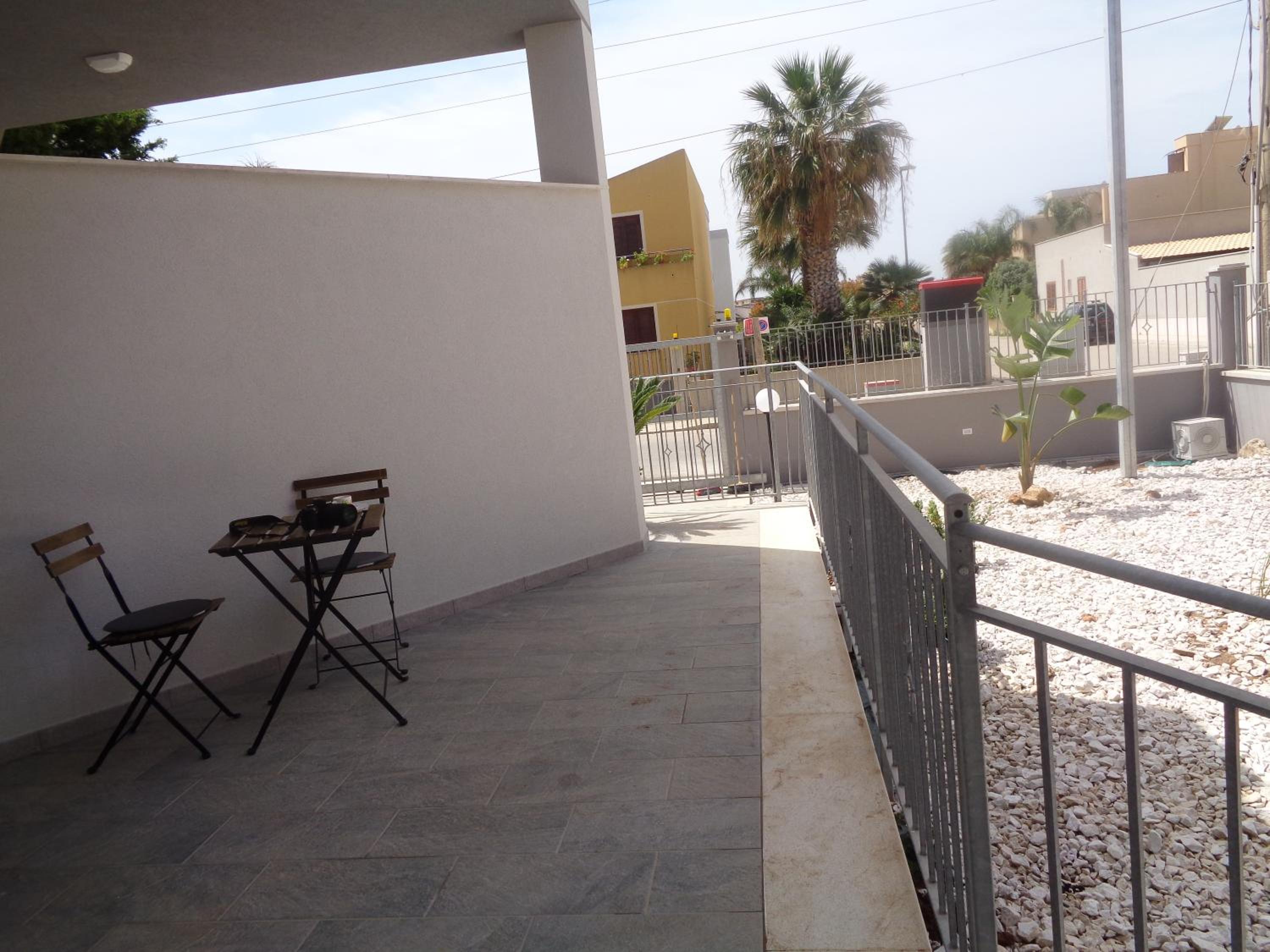 Eryx Apartments