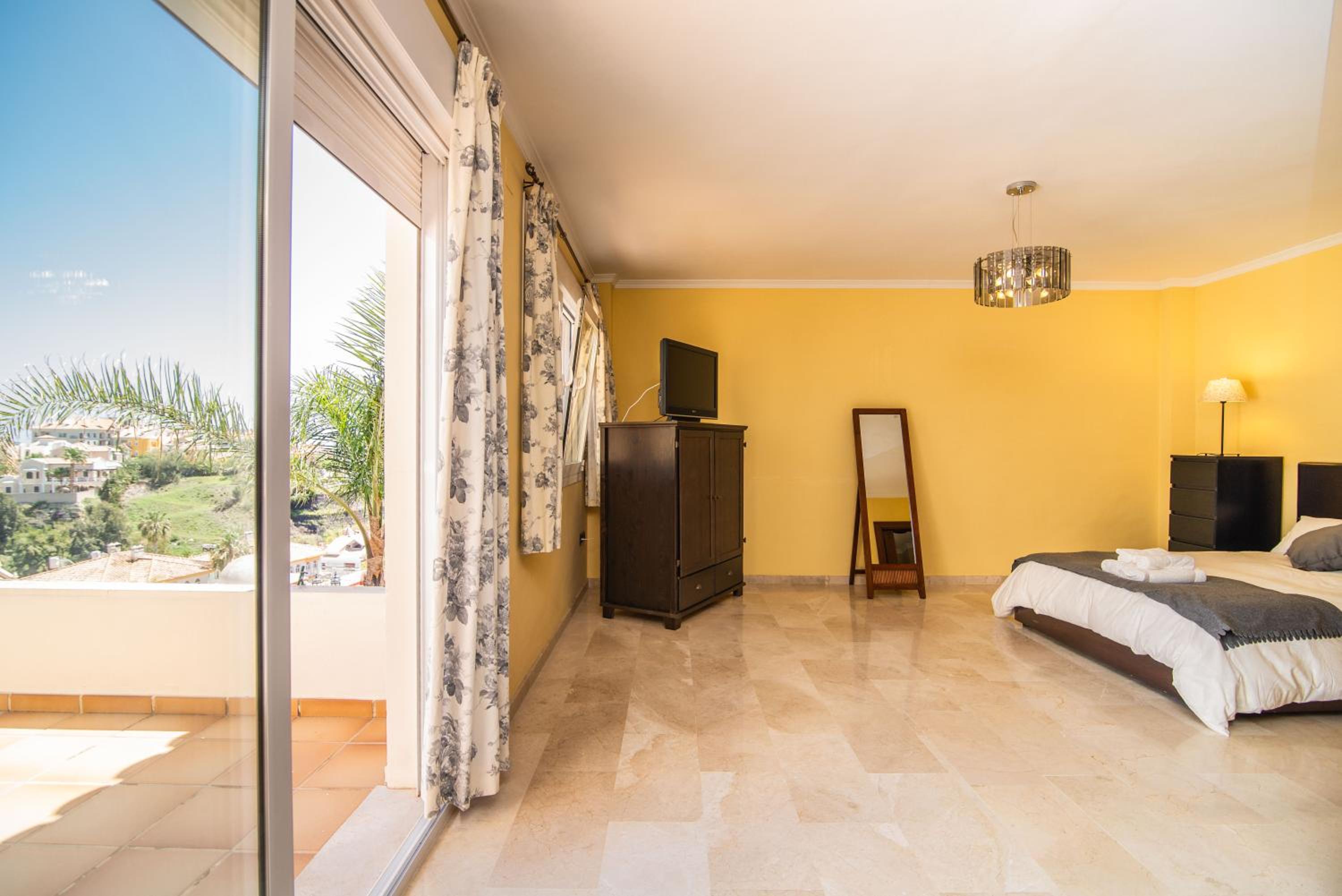 "Ample Villa at Benalmádena Coast" view 4