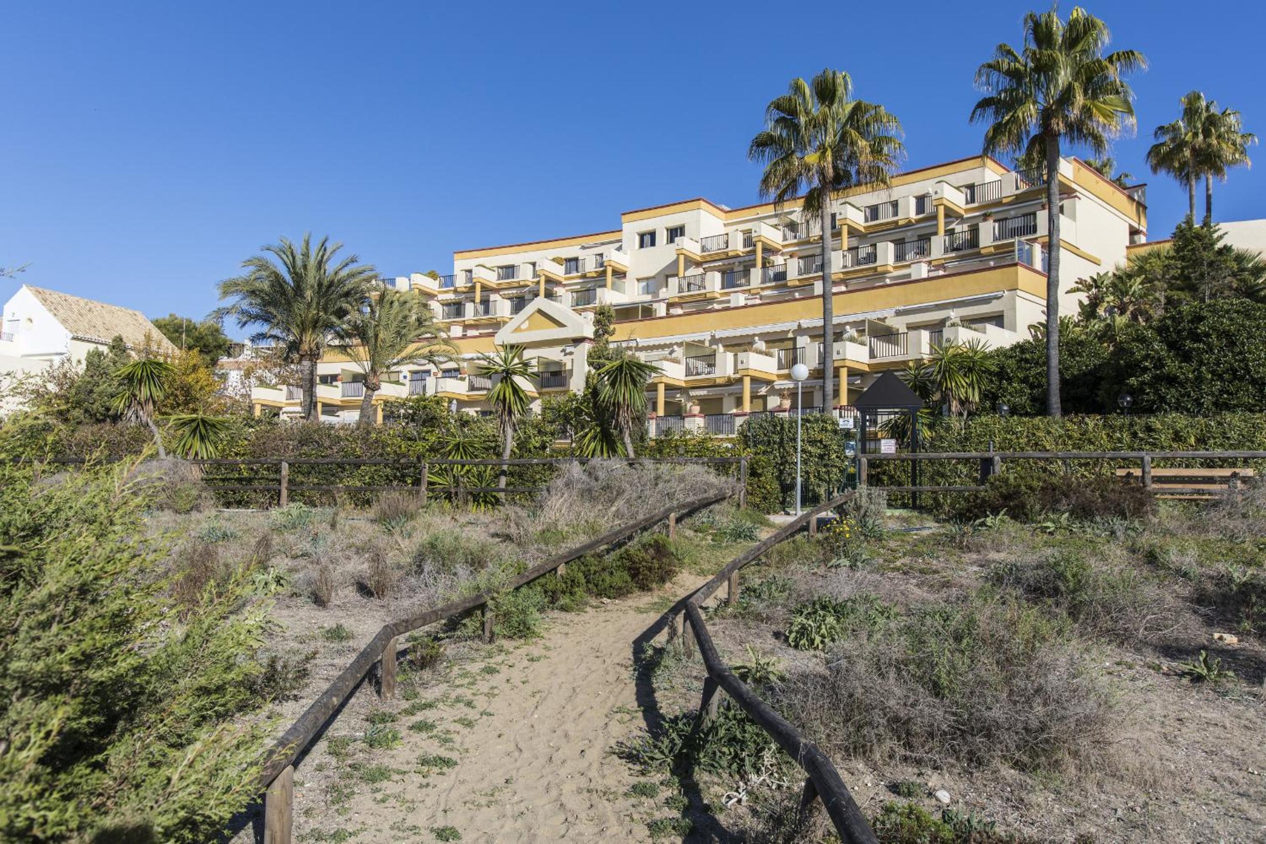 Varios apartamentos Romana Playa Elviria view 4