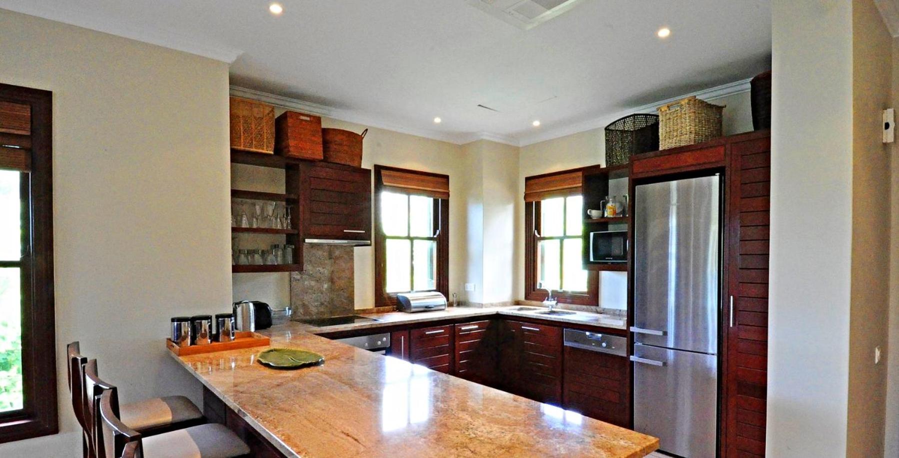 Eden Island, Beach front, Luxury, 3 Bed Ensuite, WiFi