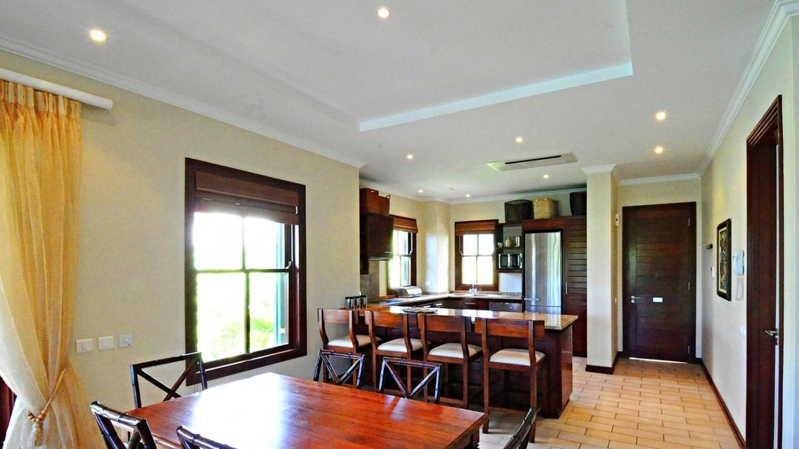 Eden Island, Beach front, Luxury, 3 Bed Ensuite, WiFi