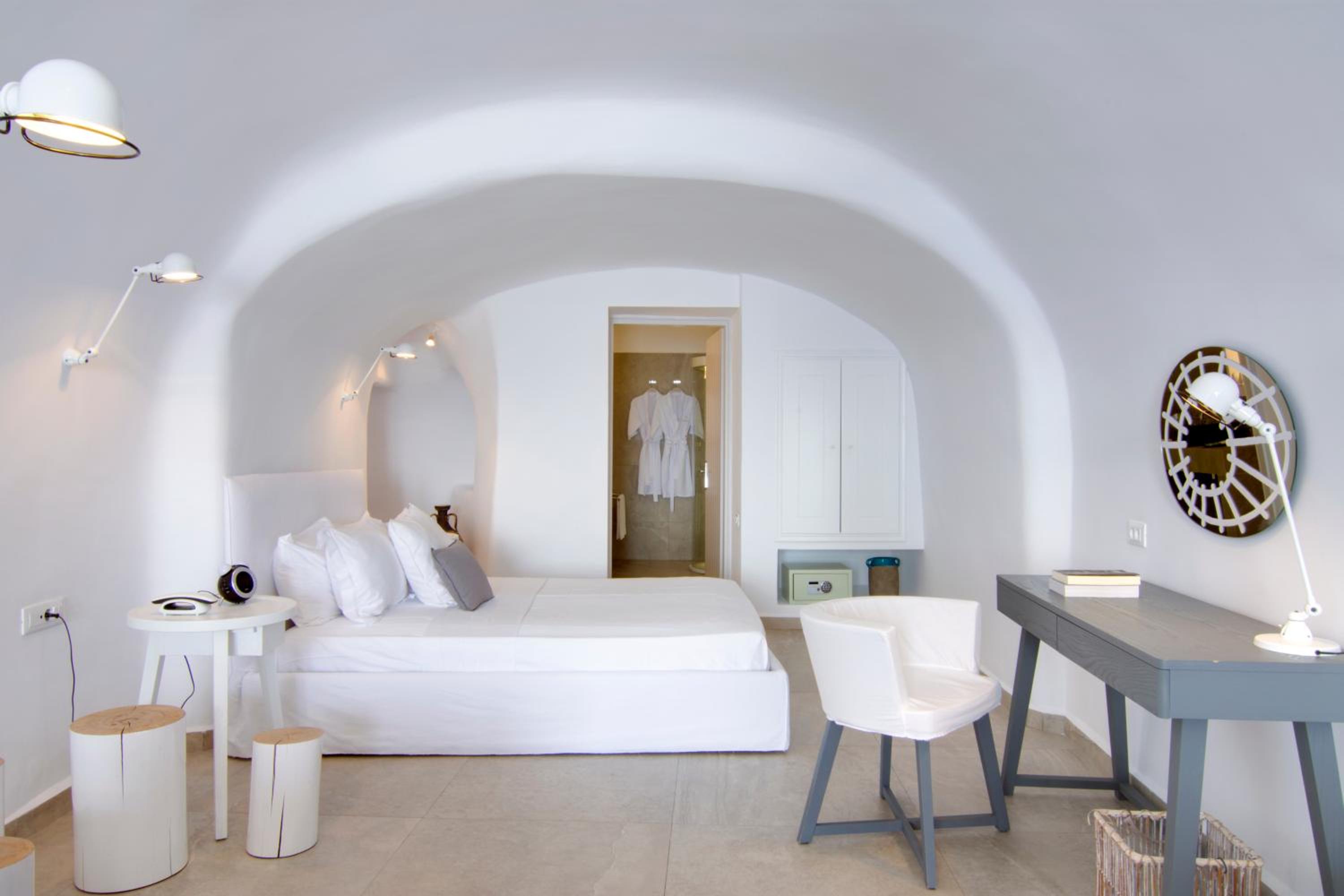 Santorini Secret Suites & Spa 8