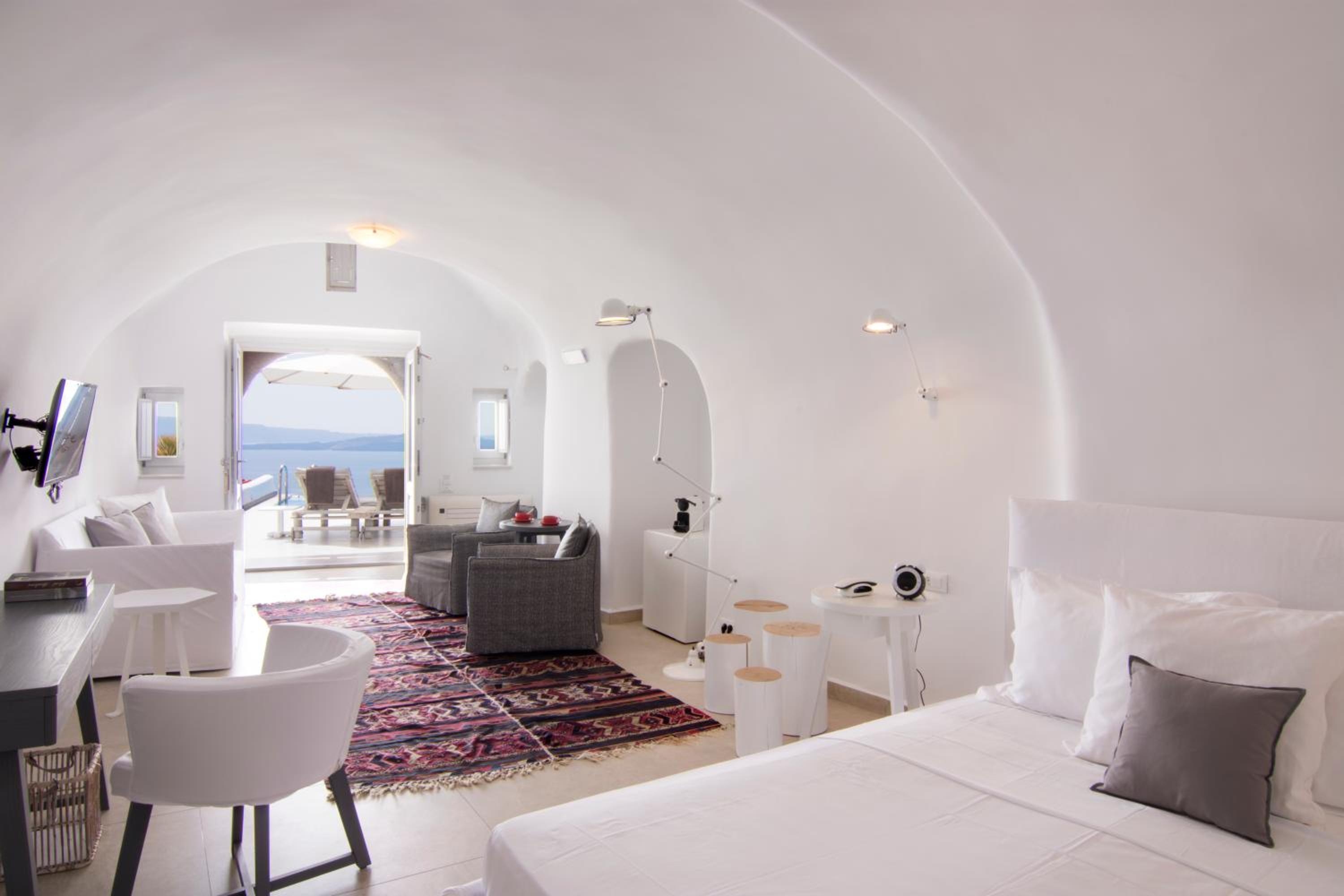 Santorini Secret Suites & Spa 3