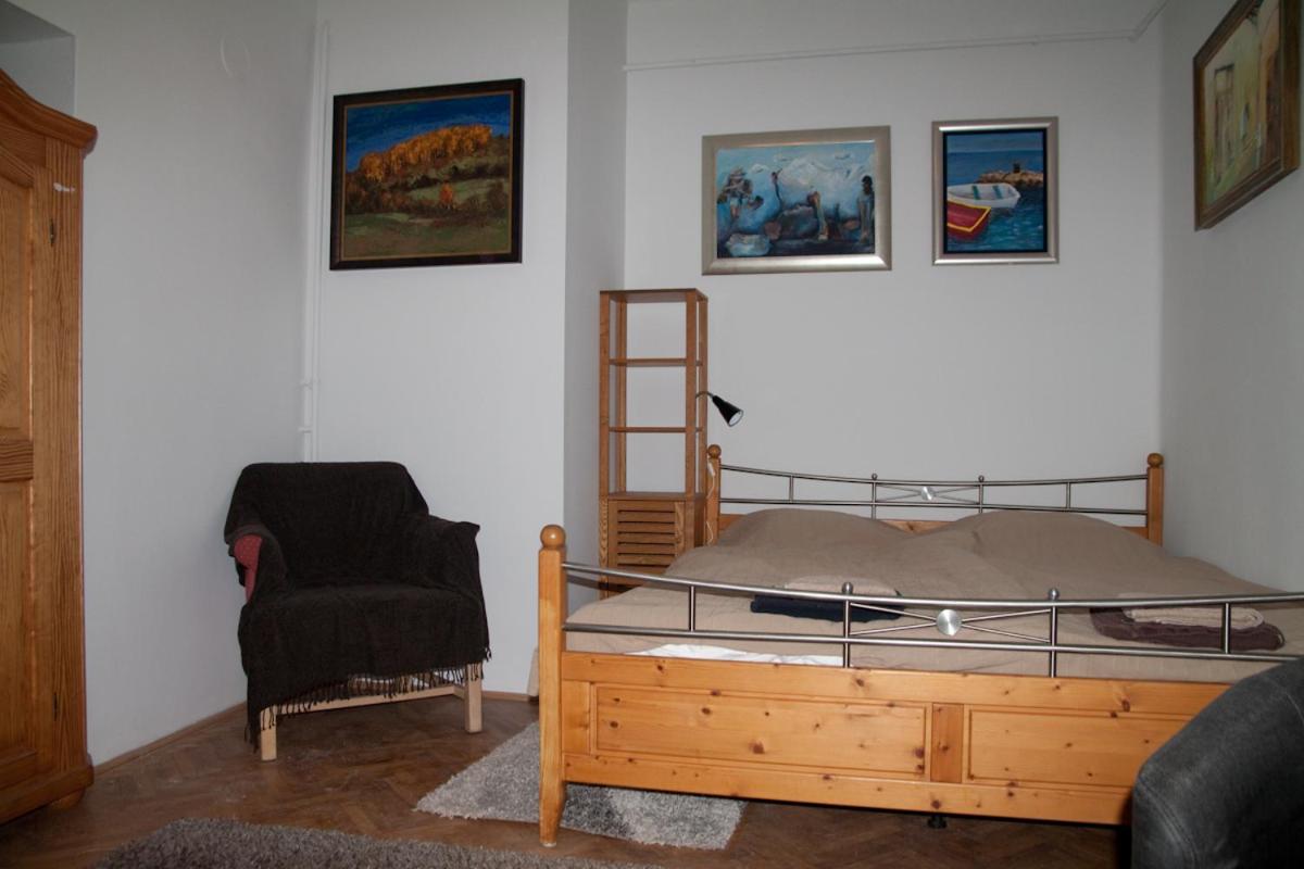 Photo 33