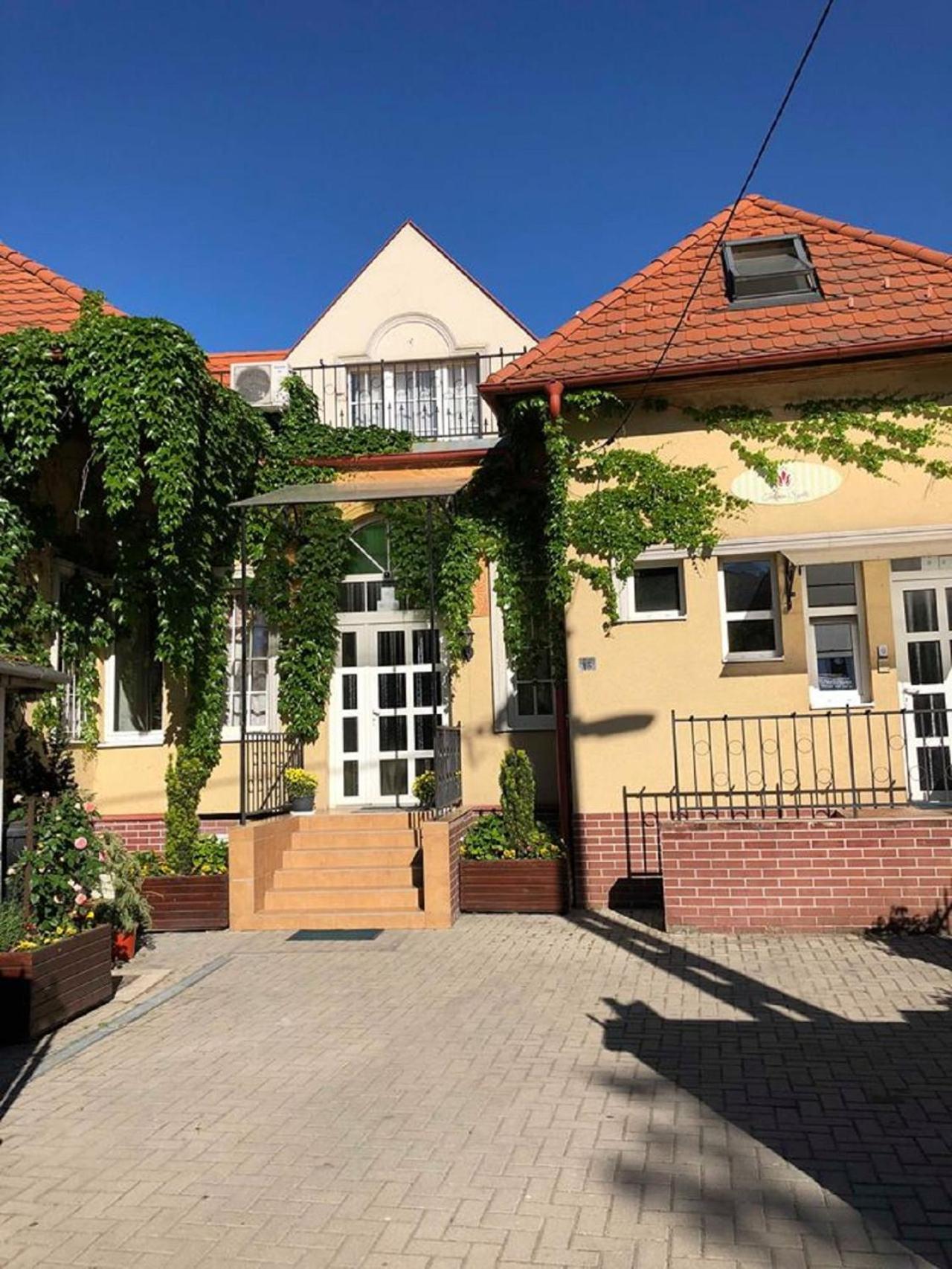Tulipán Villa Panzió