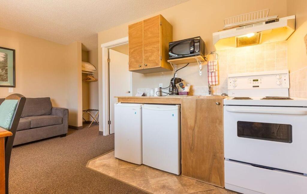 Carmel Inn - Image 3
