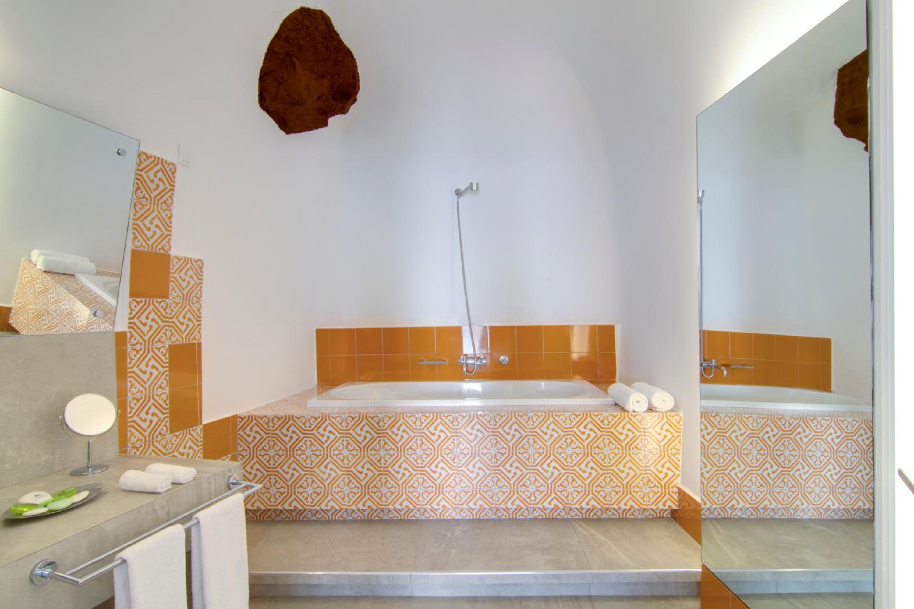 Santorini Secret Suites & Spa 5