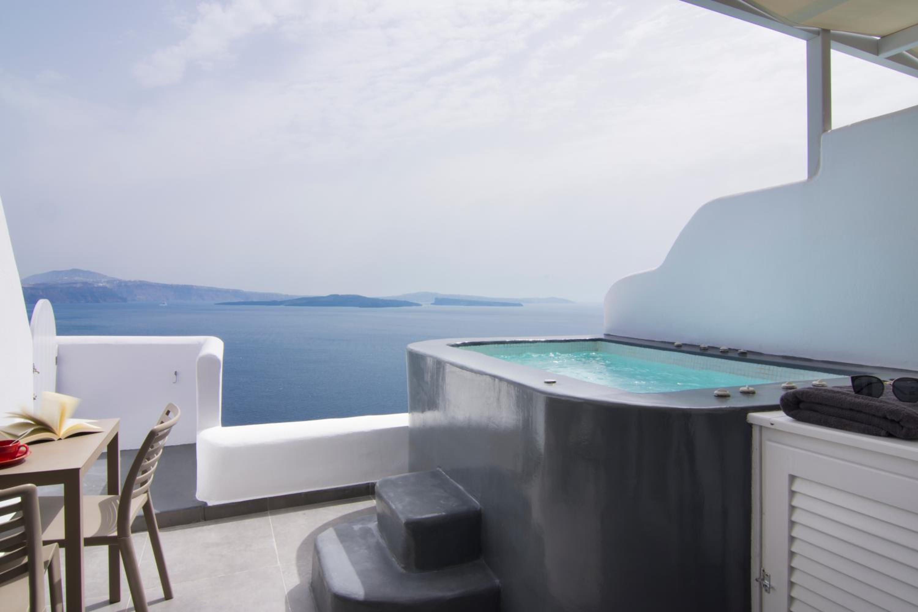 Santorini Secret Suites & Spa 6