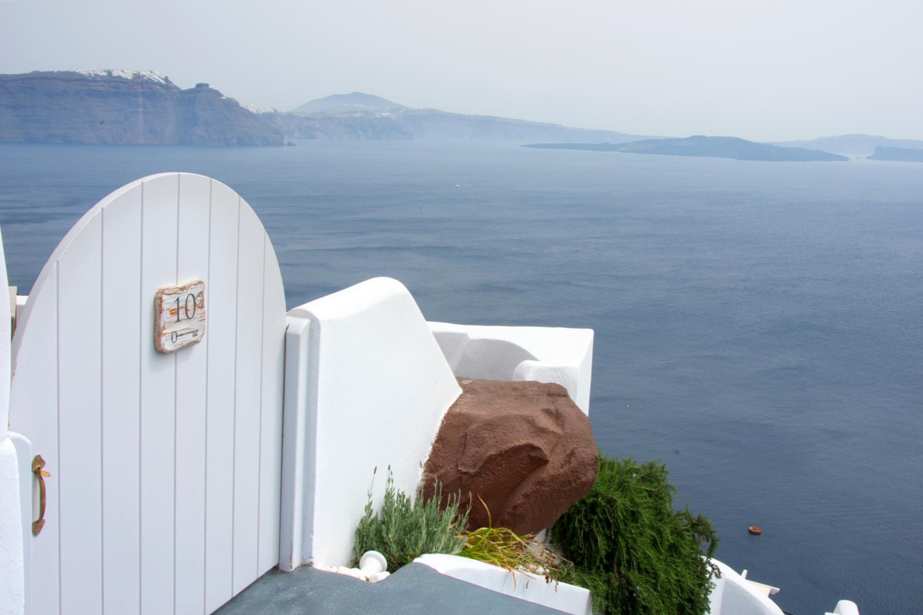 Santorini Secret Suites & Spa 56
