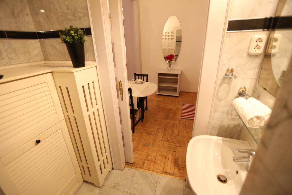 d.Five Classic Luxury Apartment