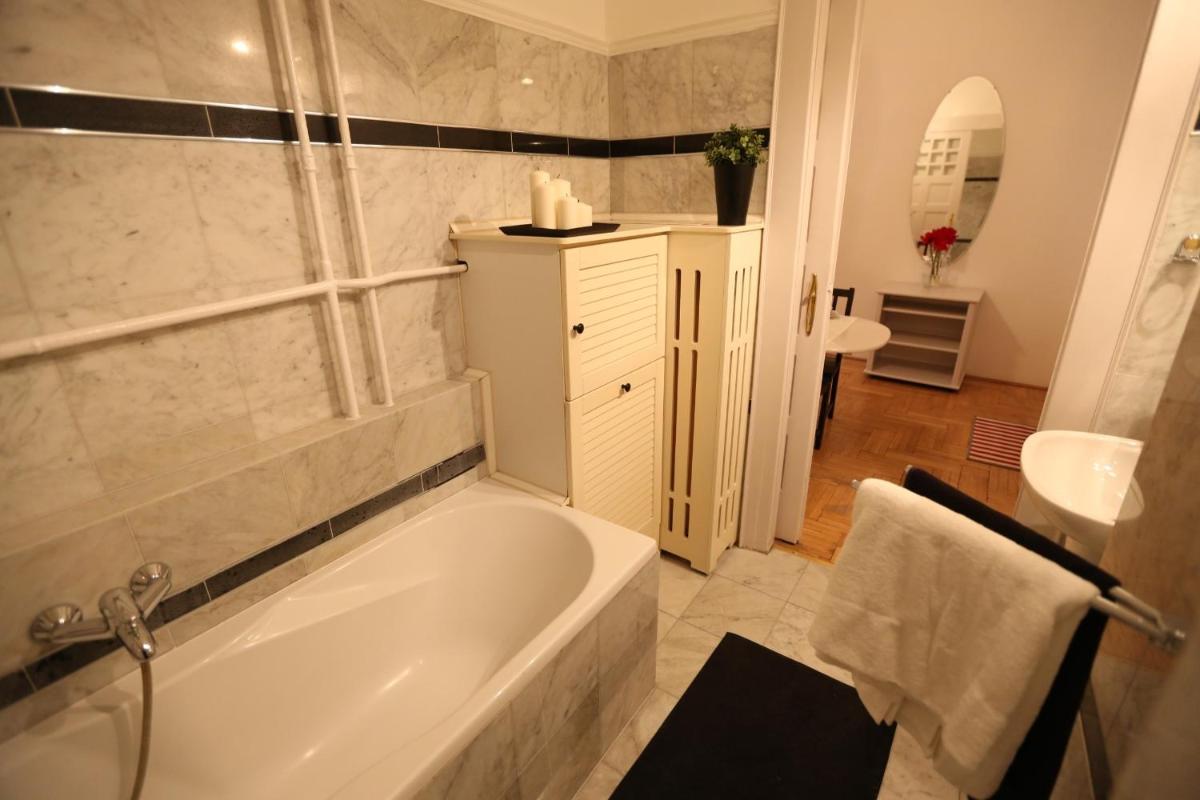 d.Five Classic Luxury Apartment