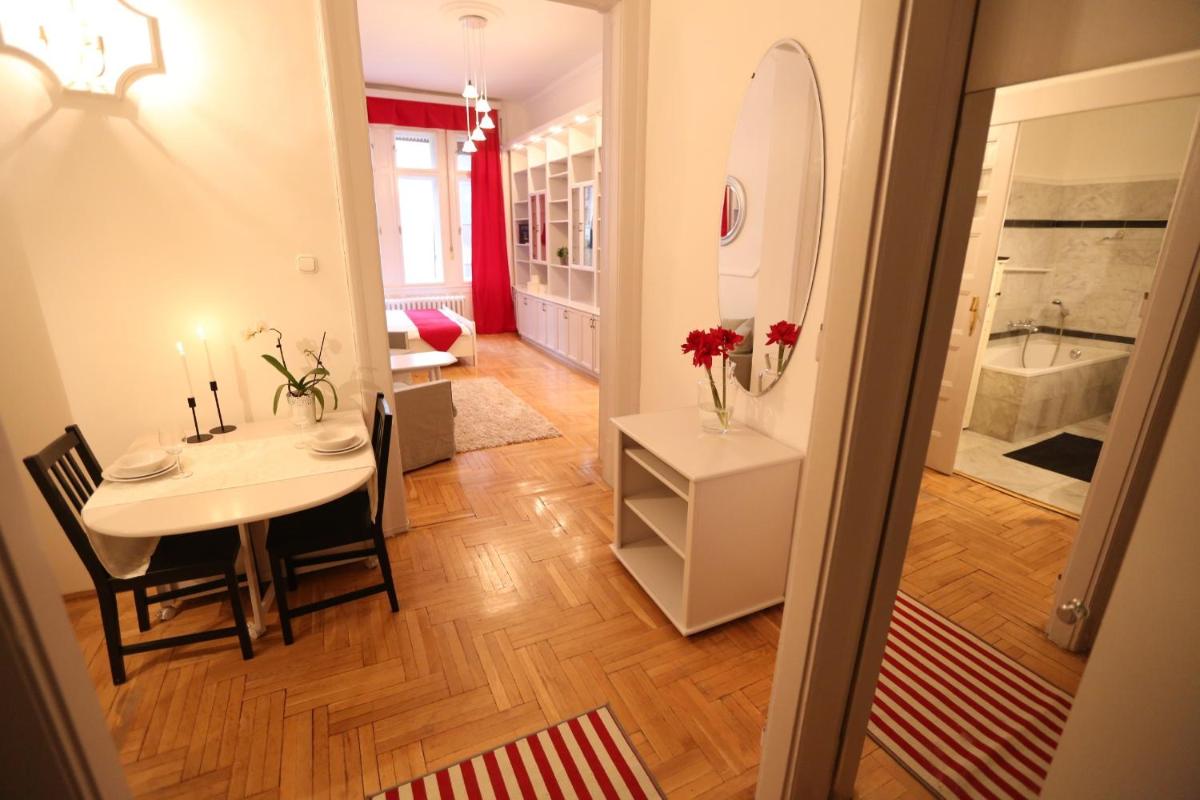d.Five Classic Luxury Apartment