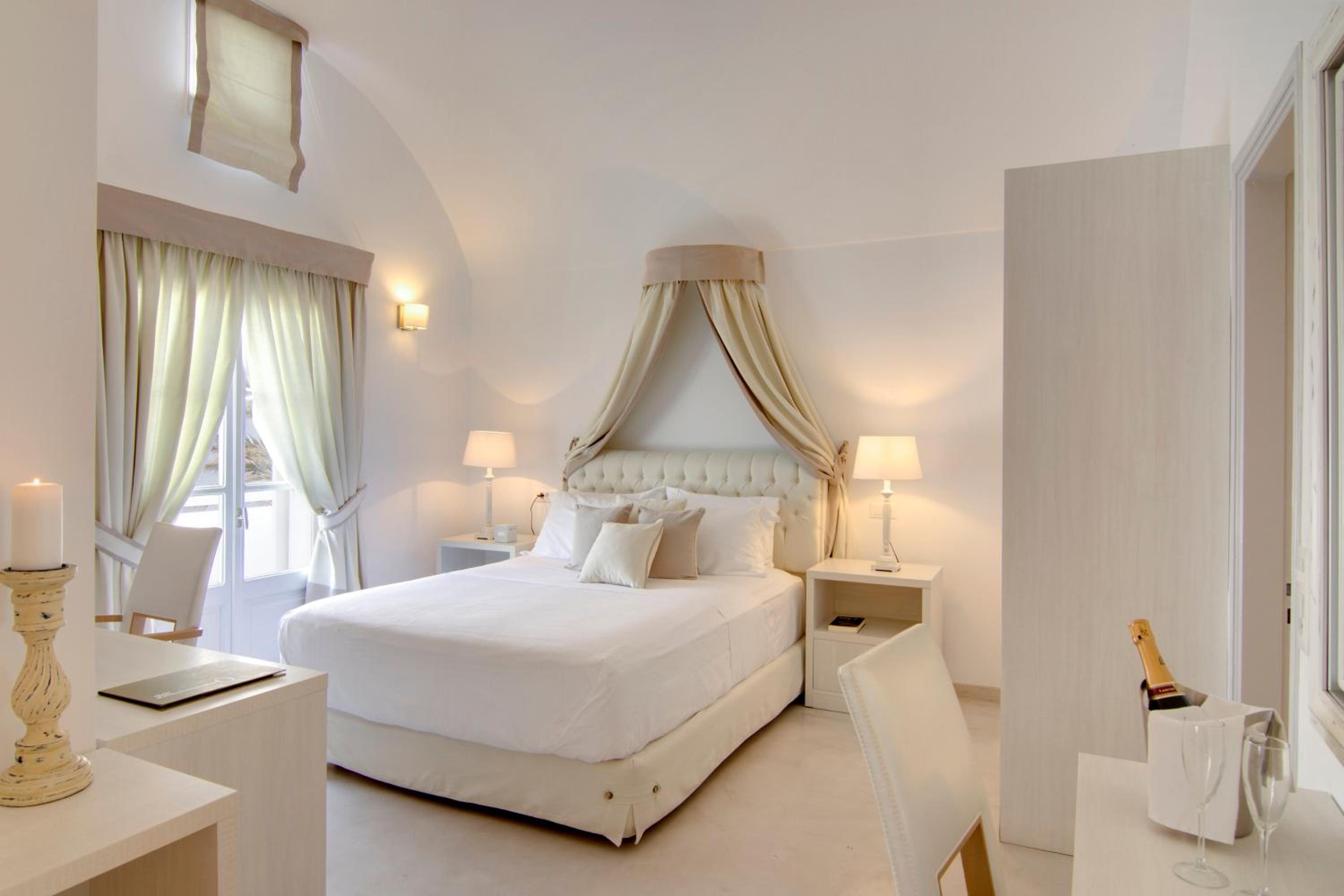 Santorini Secret Suites & Spa 44