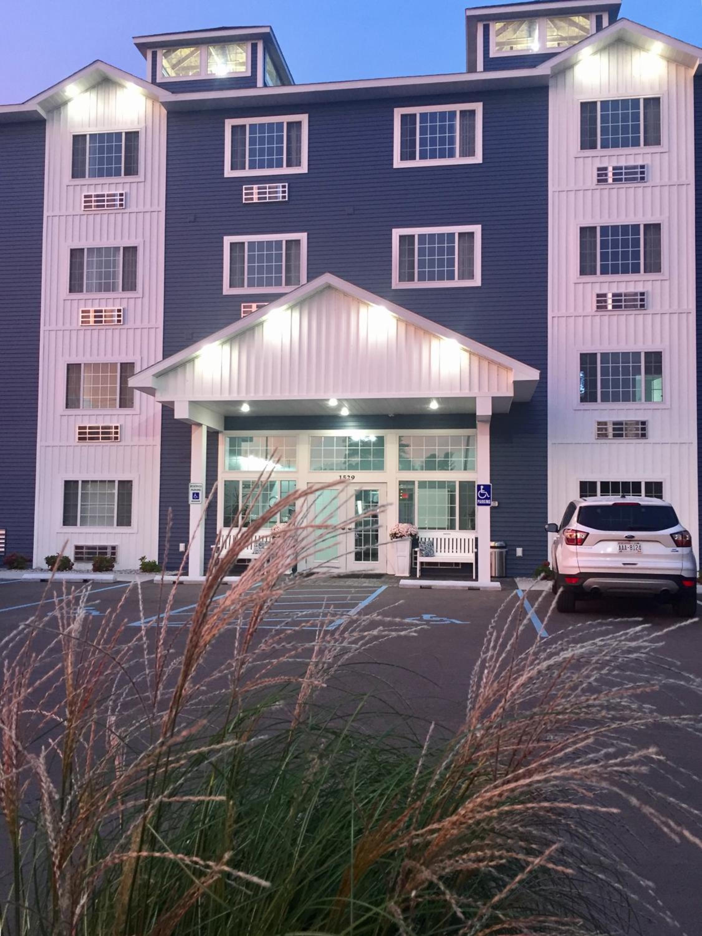 Hotel The Baywatch Resort - Image 1