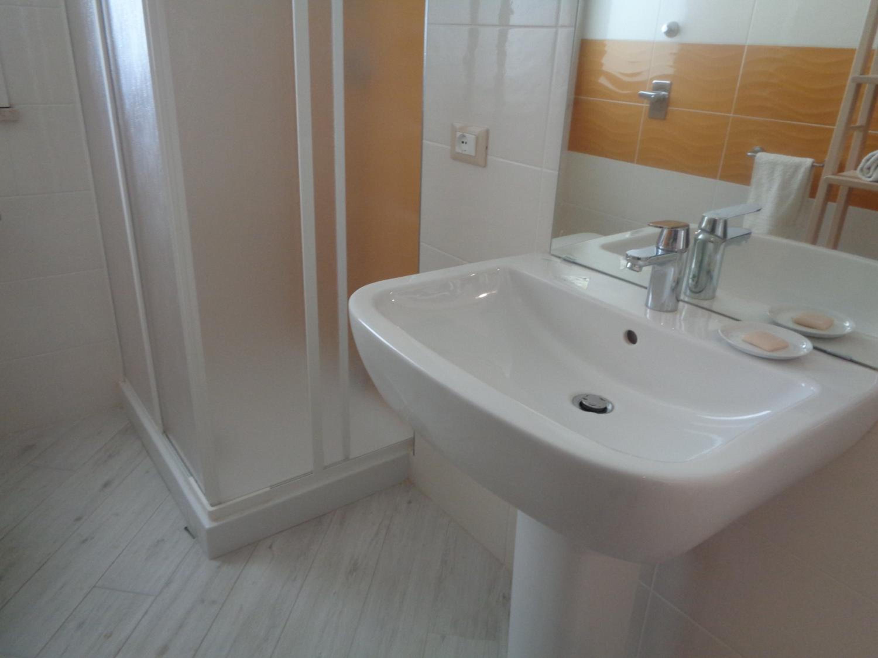Eryx Apartments