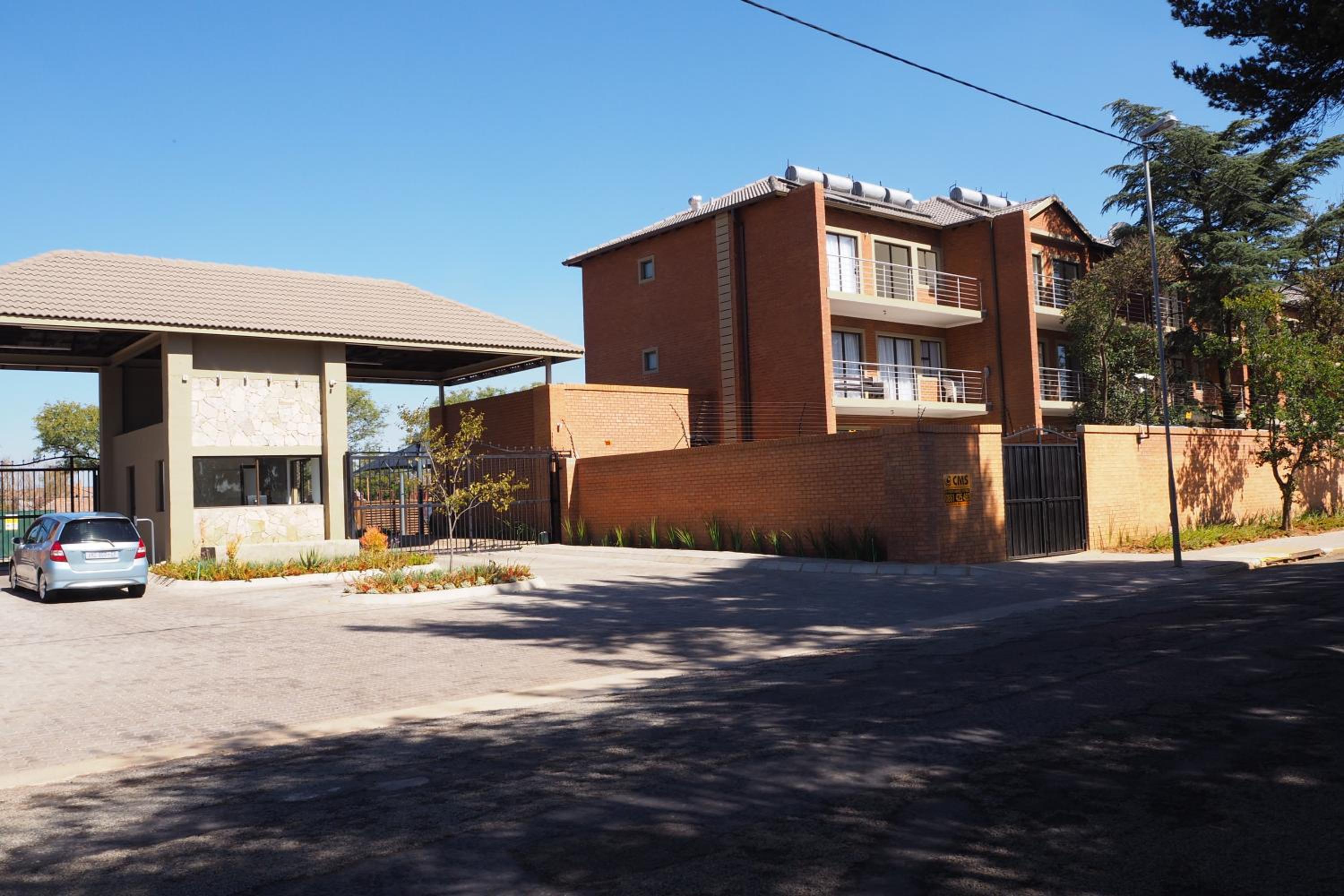 OR Tambo Self Catering Apartments, The Willows view 5
