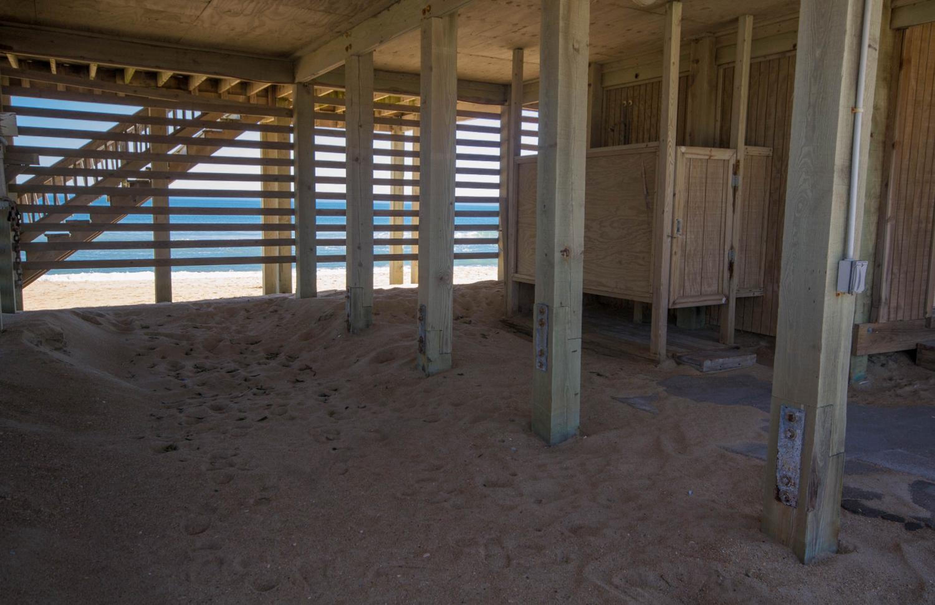Mitch's Haven - Kitty Hawk MP 2, Oceanfront, 3 Bedrooms, Vintage Charming Cottage